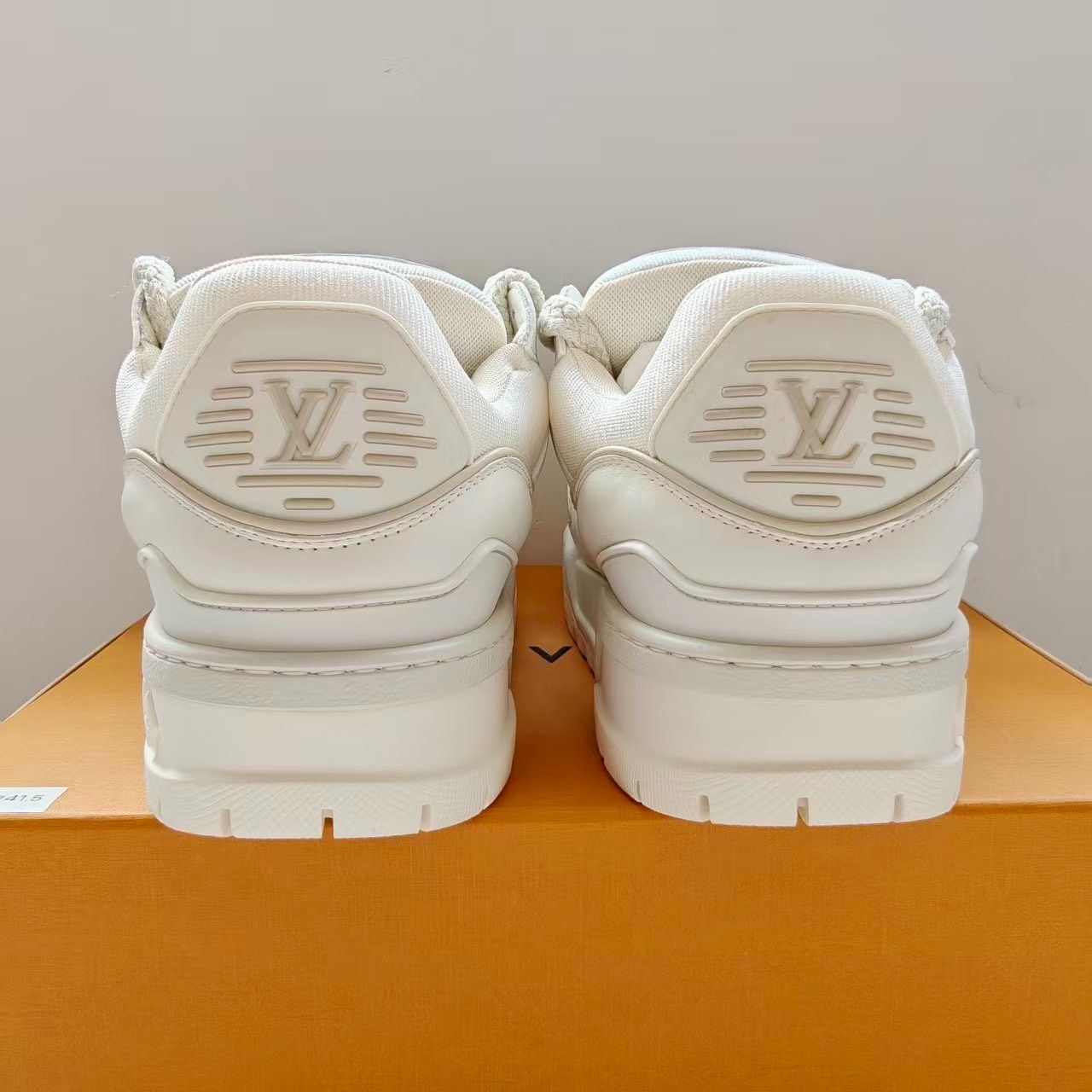 Louis Vuitton Louis Vuitton Trainer White Size 41 Size US 8 / EU 41 - 4 Thumbnail