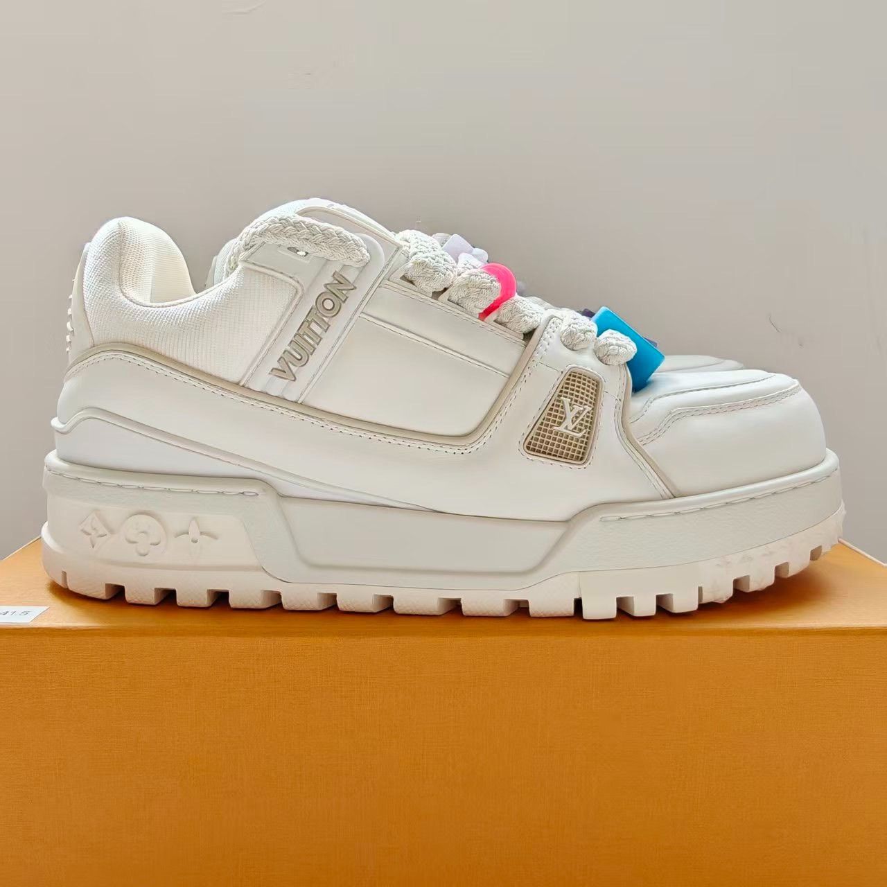 Louis Vuitton Louis Vuitton Trainer White Size 41 Size US 8 / EU 41 - 3 Thumbnail