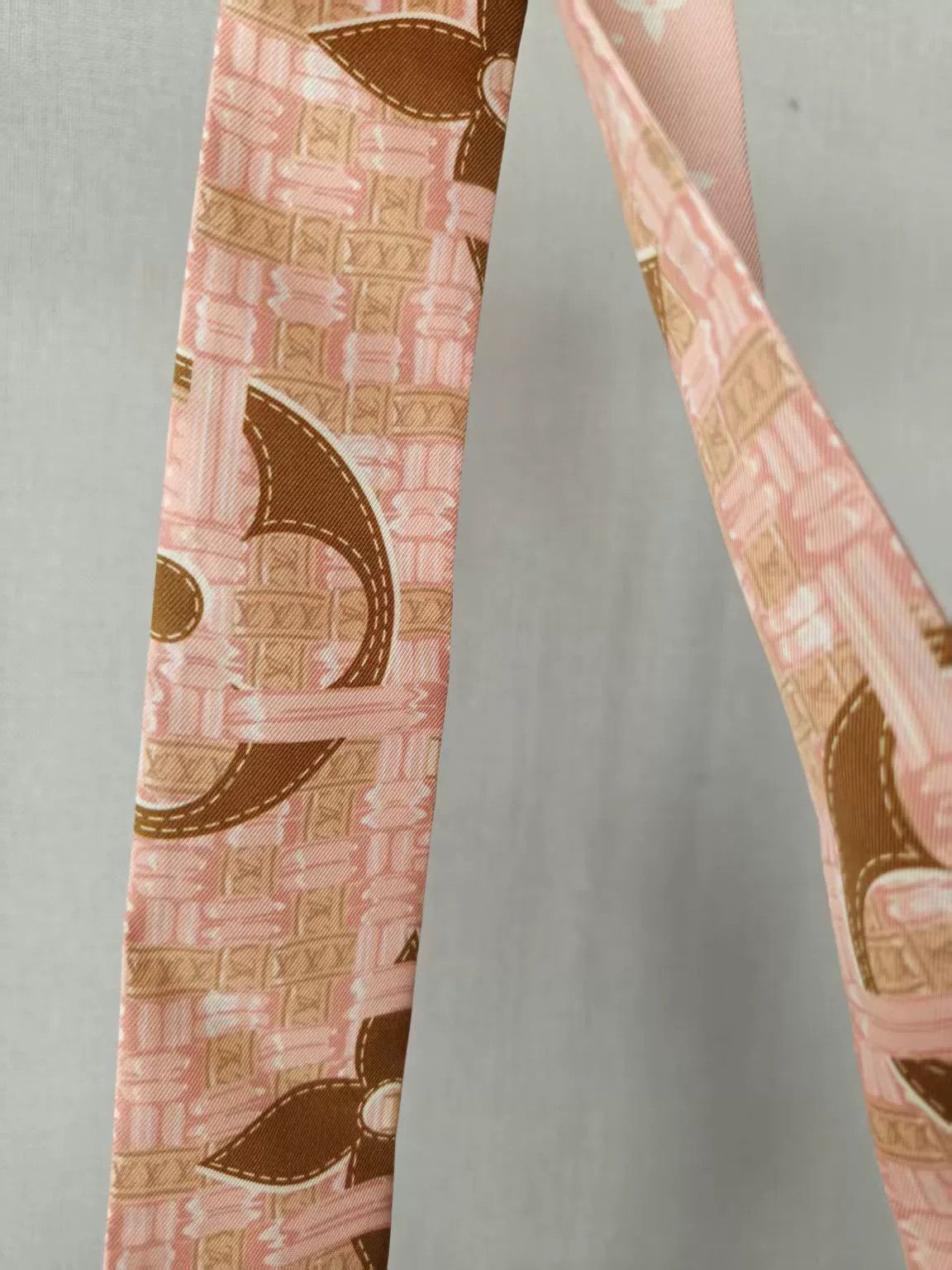 Louis Vuitton Louis Vuitton Silk Scarf Size ONE SIZE - 2 Thumbnail