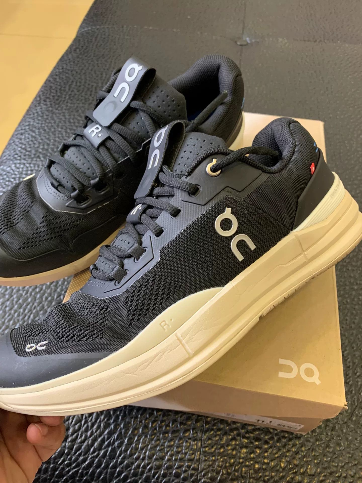 On THE ROGER PRO 2 Tennis Shoes Size US 11 / EU 44 - 2 Thumbnail