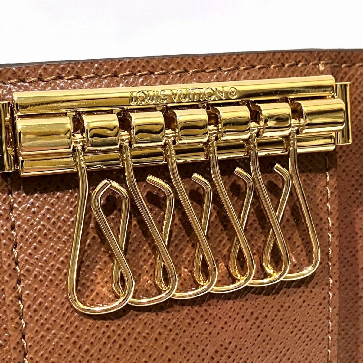 Louis Vuitton Louis Vuitton Louis Vuitton Multicles 6 Monogram Key Case Textile Key case M62630 DUTY FREE for USA Size ONE SIZE - 5 Thumbnail