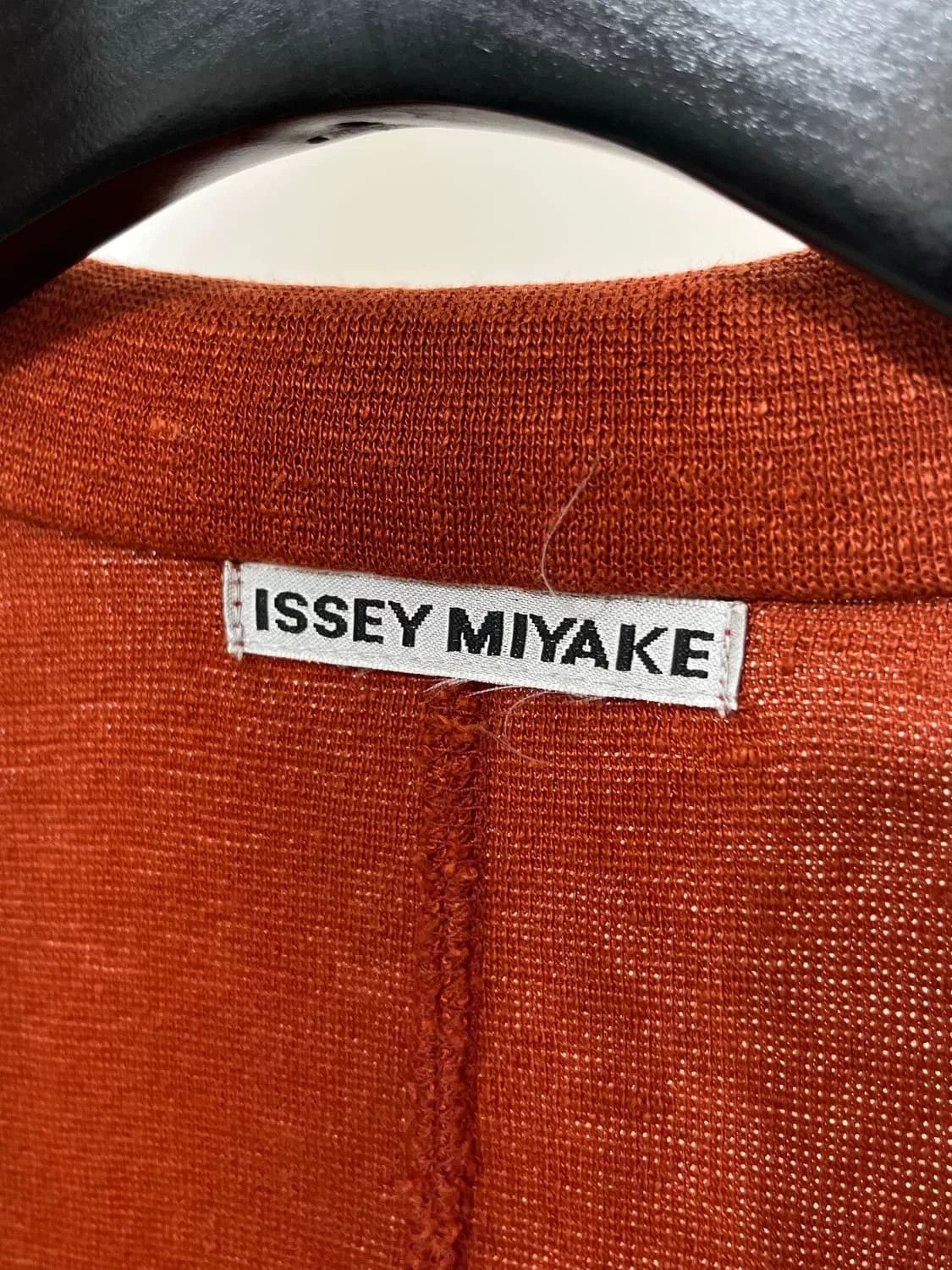 Issey Miyake Issey Miyake Vintage Burgundy Jacket Size M / US 6-8 / IT 42-44 - 2 Thumbnail