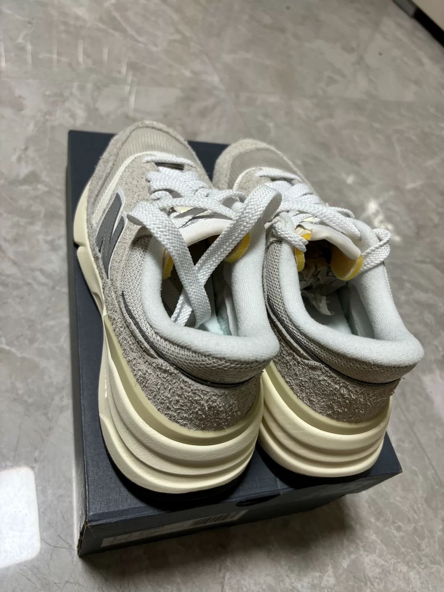 New Balance New Balance 997 Size 41 Size US 8 / EU 41 - 2 Thumbnail
