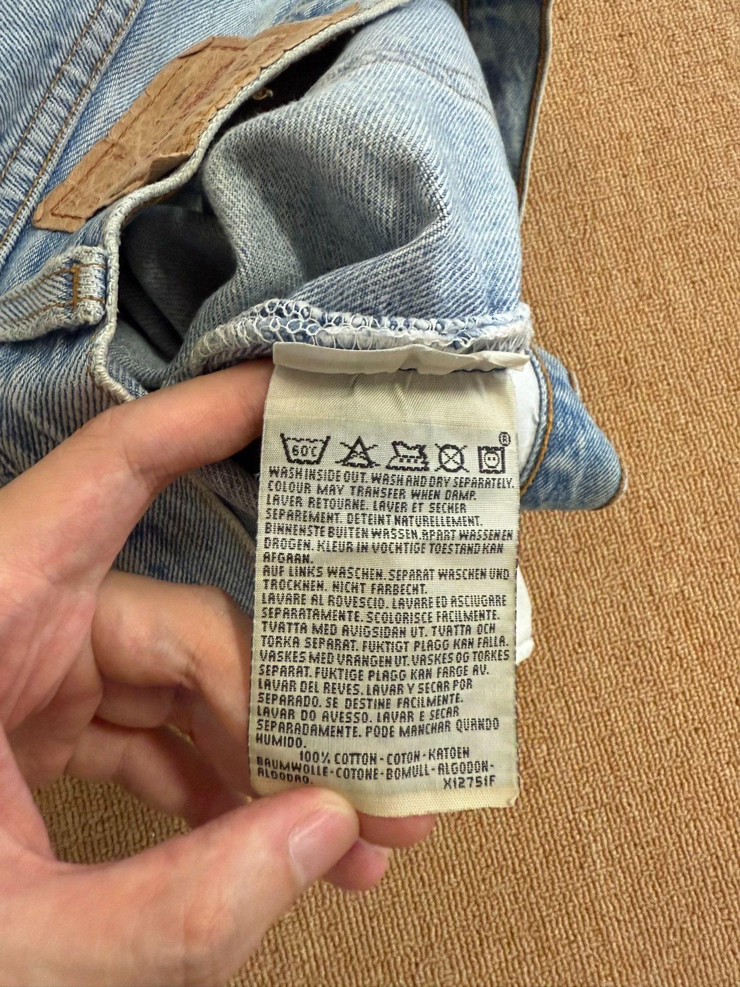 Vintage Vintage Levis 501 Light Blue Distressed Jeans Size US 34 / EU 50 - 4 Thumbnail
