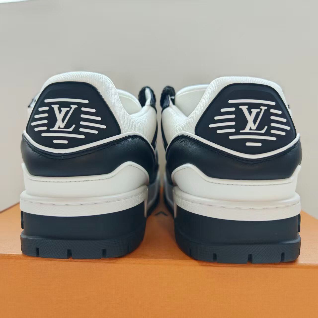 Louis Vuitton Louis Vuitton Trainer Black White 42.5 Size US 9.5 / EU 42-43 - 4 Thumbnail