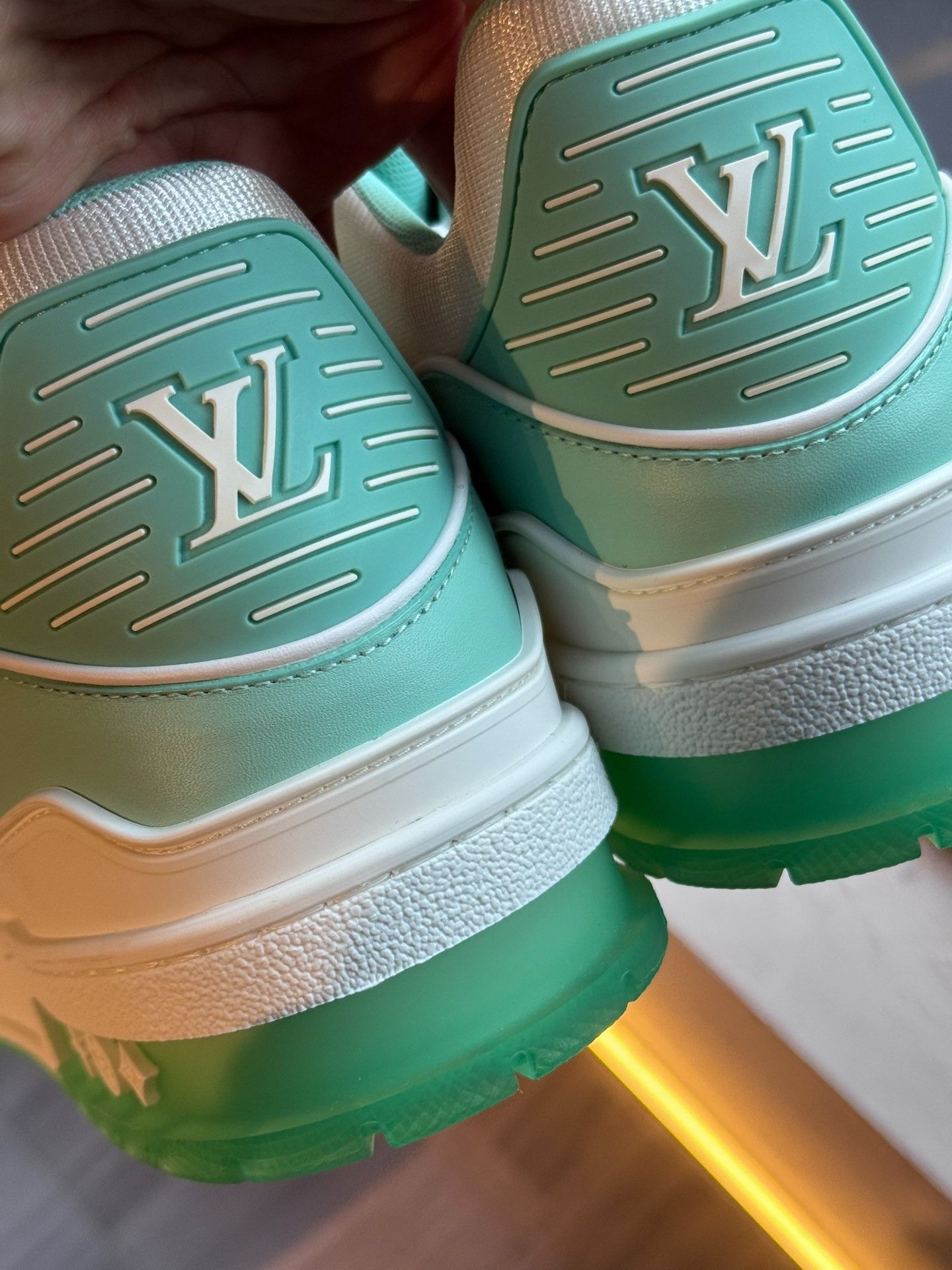 Louis Vuitton Louis Vuitton Trainer Men Green Sneakers Size US 9 / EU 42 - 8 Thumbnail