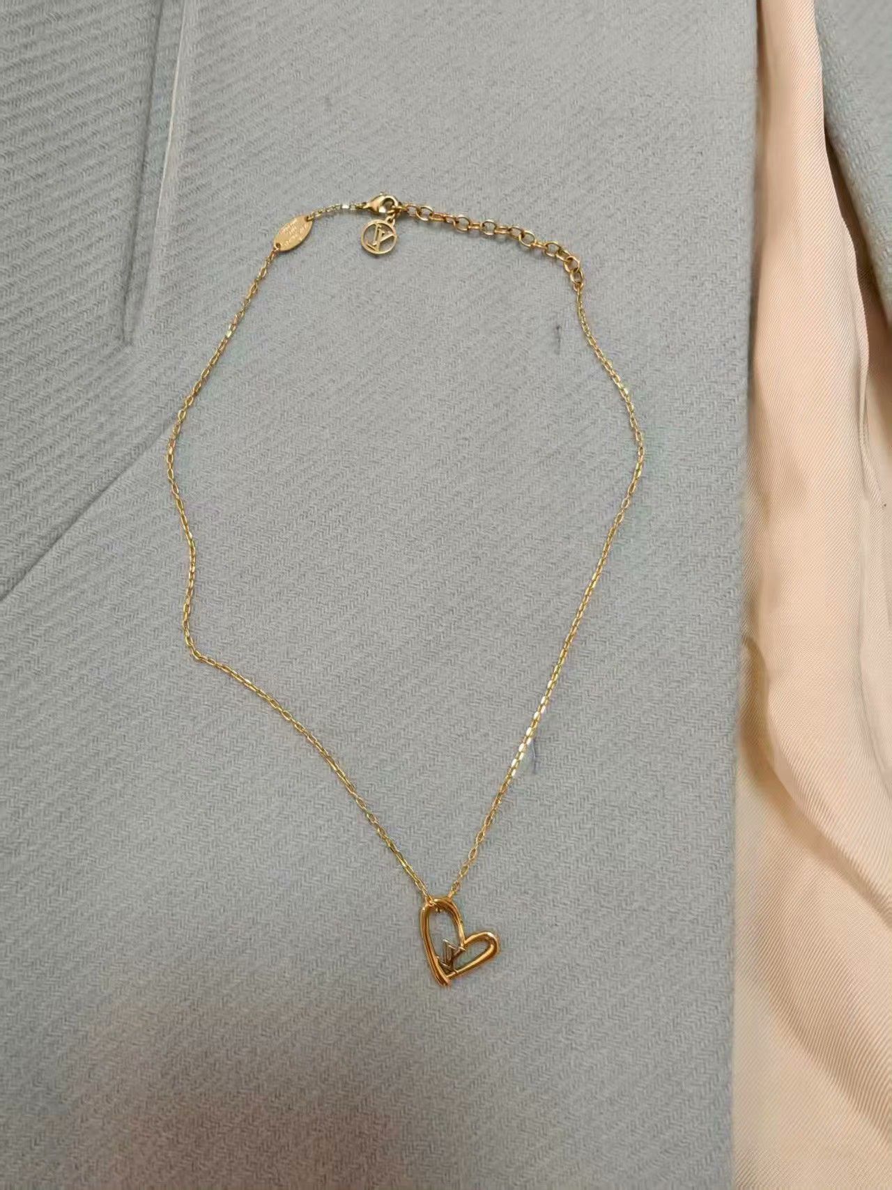 Louis Vuitton LV Heart Pendant Necklace Size ONE SIZE - 2 Thumbnail