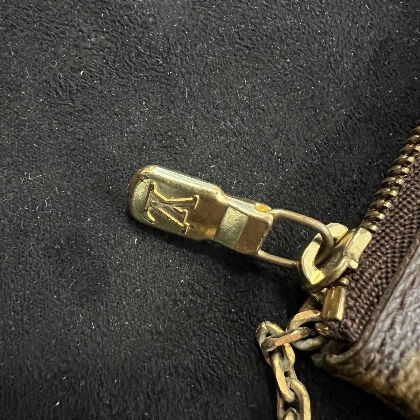 Louis Vuitton Louis Vuitton Graffiti Logo Coin Purse Size ONE SIZE - 7 Thumbnail