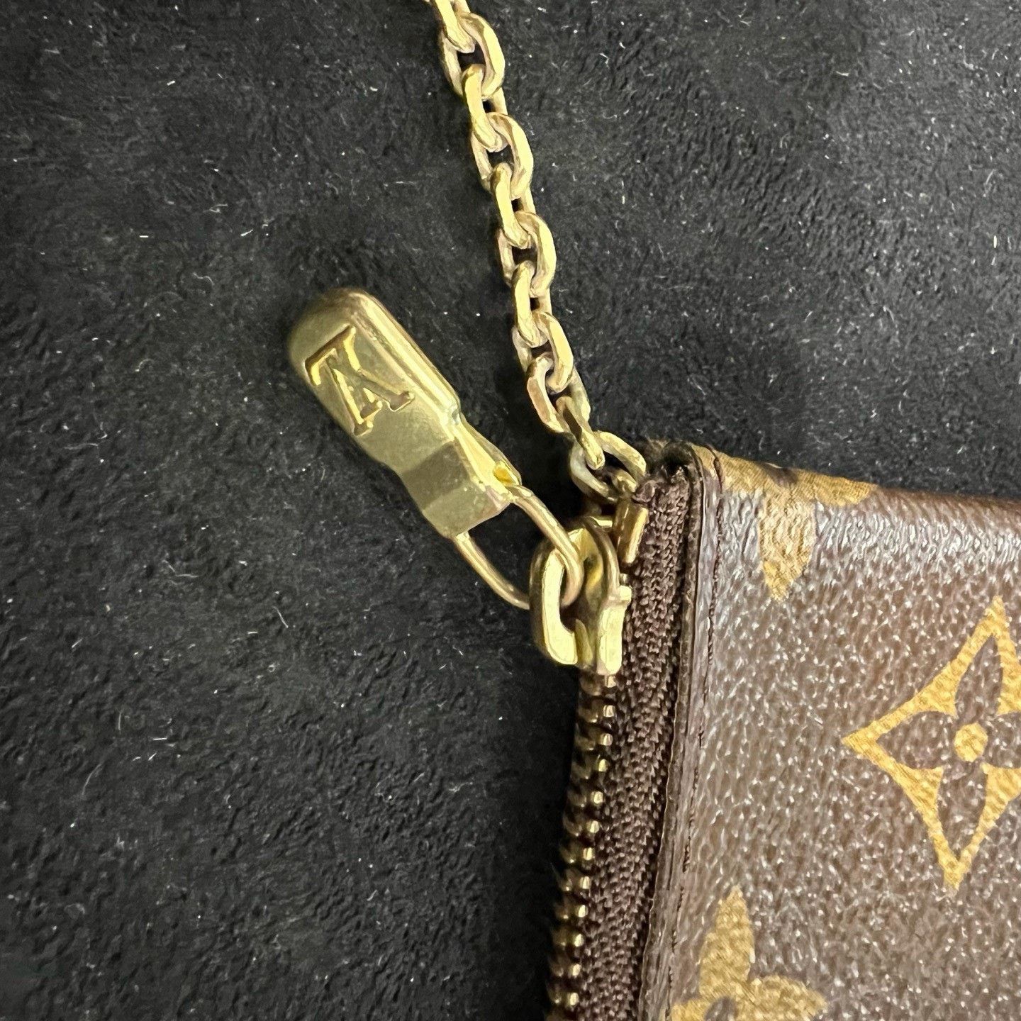 Louis Vuitton Louis Vuitton Graffiti Logo Coin Purse Size ONE SIZE - 8 Thumbnail