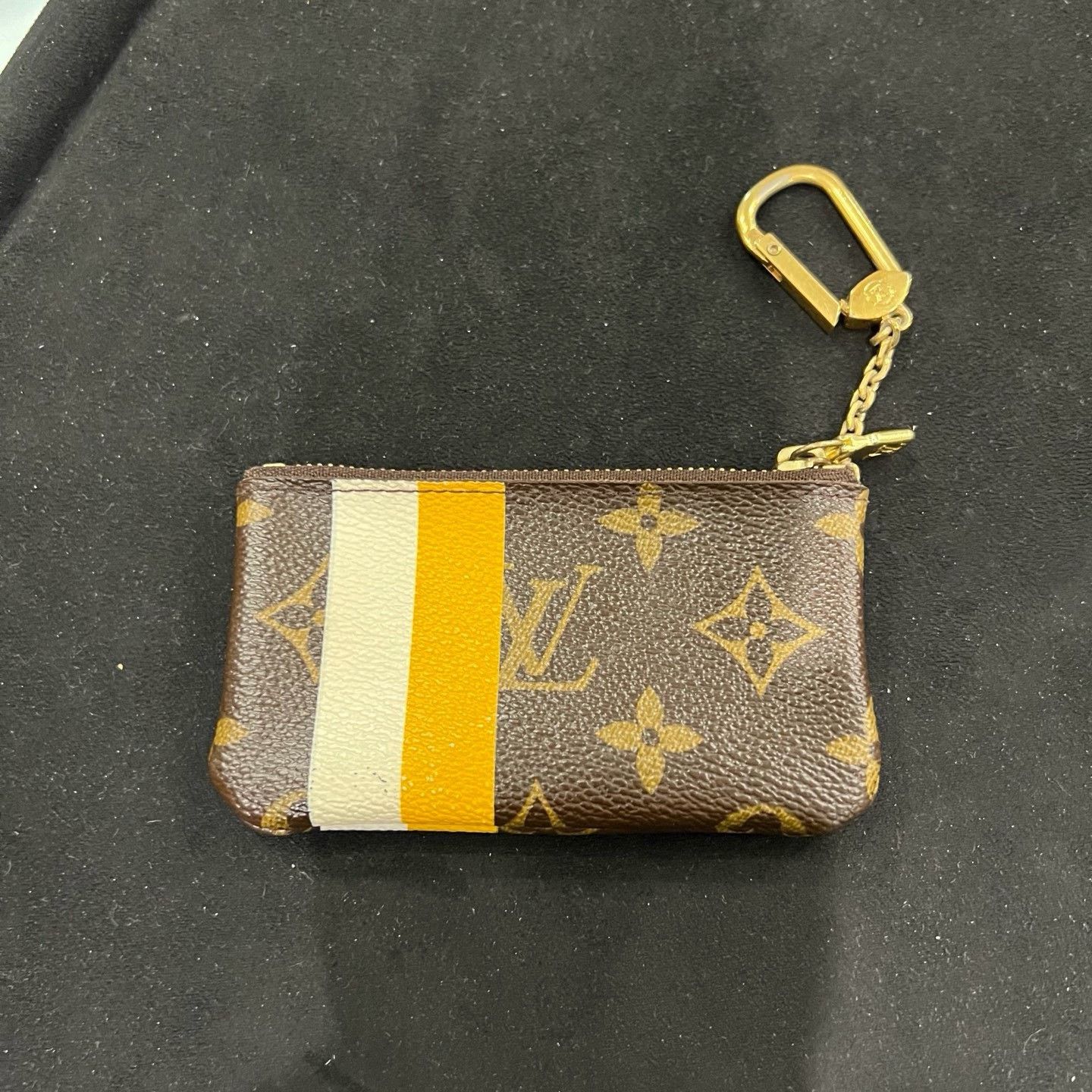 Louis Vuitton Louis Vuitton Graffiti Logo Coin Purse Size ONE SIZE - 4 Thumbnail