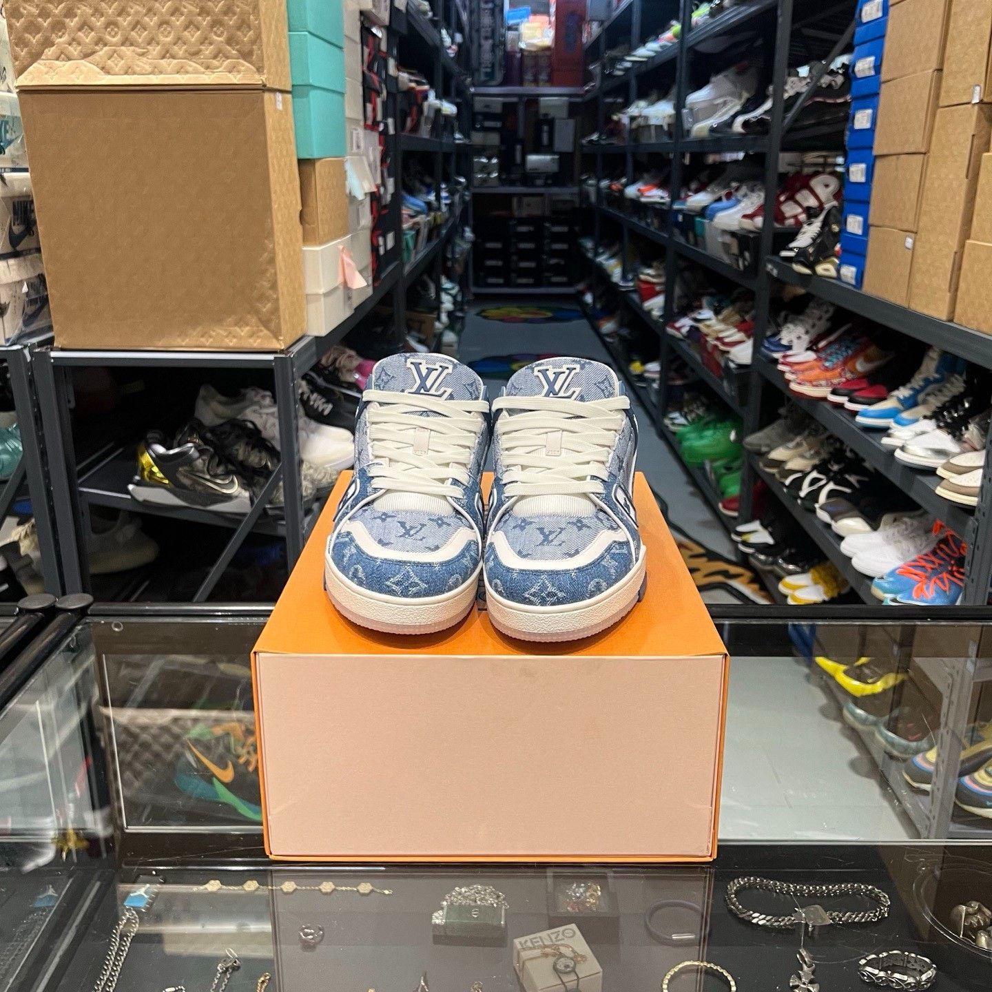 Louis Vuitton Louis Vuitton Trainer Blue White Size US 9 / EU 42 - 2 Thumbnail