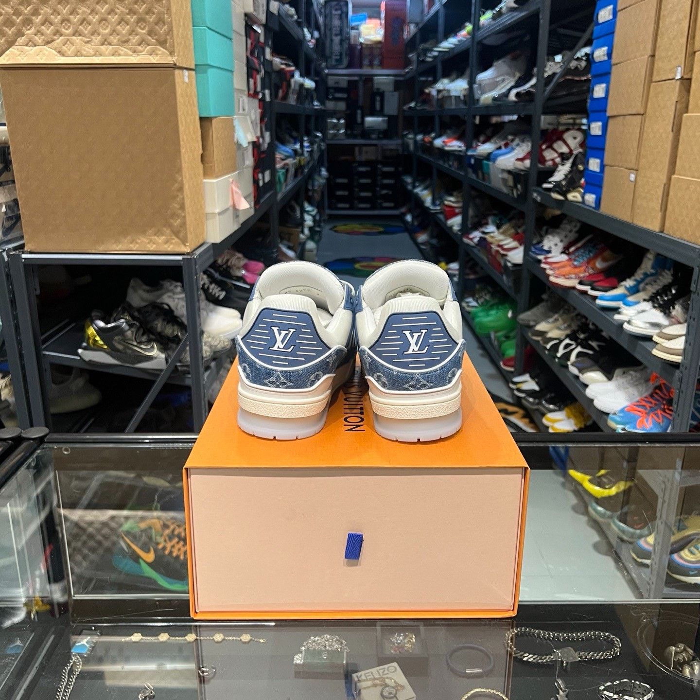 Louis Vuitton Louis Vuitton Trainer Blue White Size US 9 / EU 42 - 3 Thumbnail
