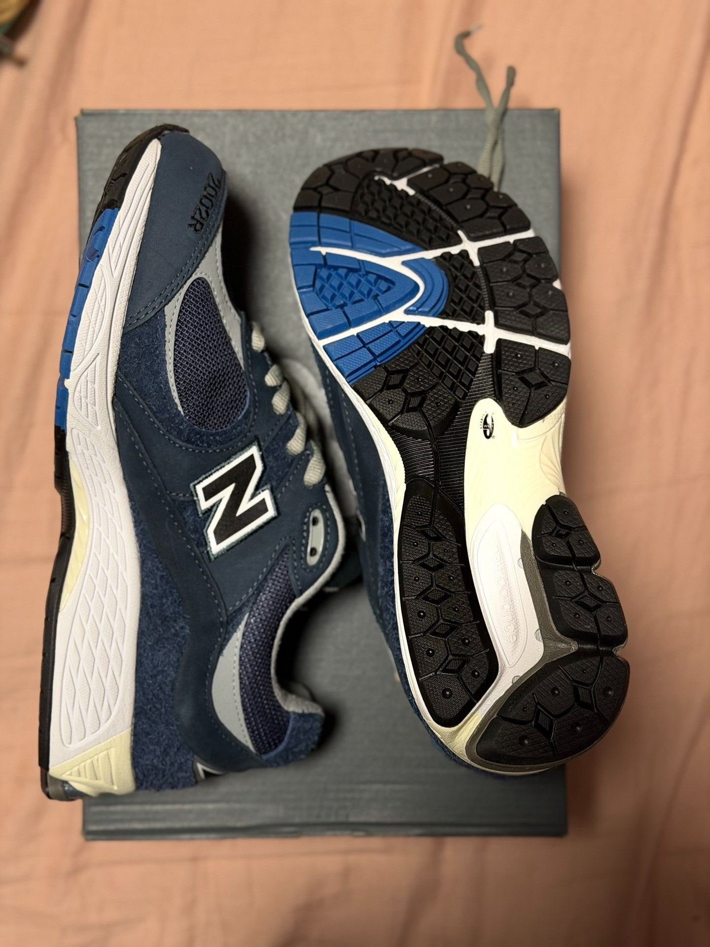New Balance N.HOOLYWOOD x INVINCIBLE x New Balance 2002R Size US 9 / EU 42 - 3 Thumbnail