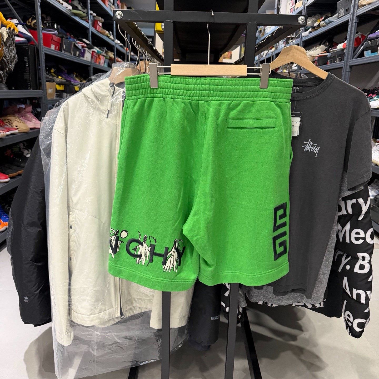 Givenchy Givenchy SS22 Logo Embroidered Cotton Shorts Size US 29 - 2 Thumbnail