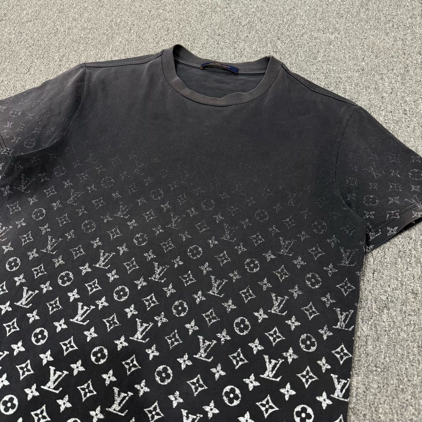 Louis Vuitton Louis Vuitton Gradient Monogram Short-Sleeve Shirt Size US M / EU 48-50 / 2 - 3 Thumbnail