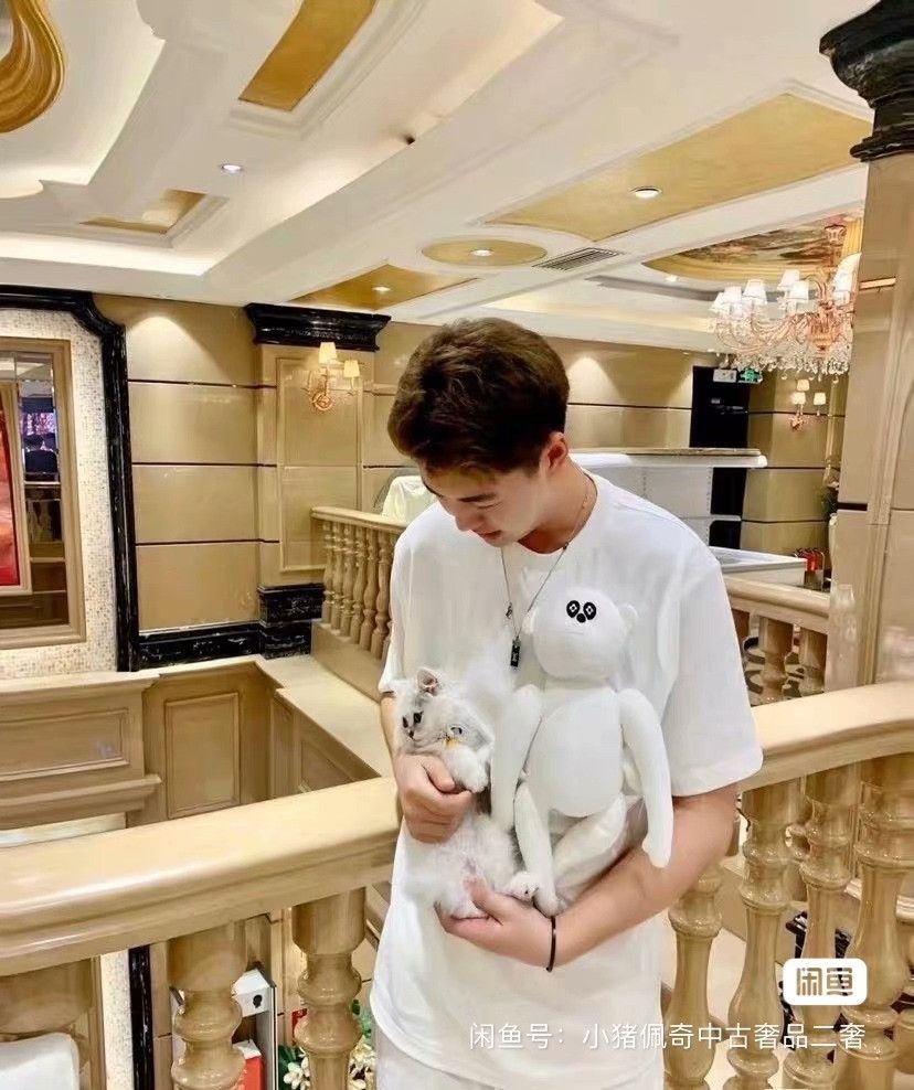 Louis Vuitton LV White Logo T-Shirt with Monkey Doll Size US M / EU 48-50 / 2 - 9 Thumbnail