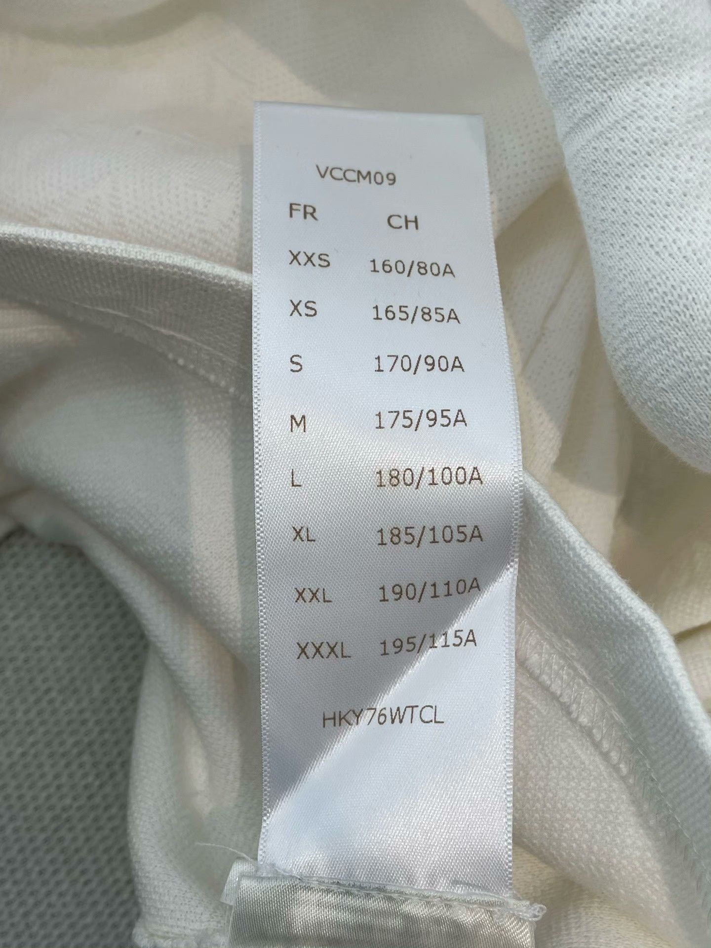 Louis Vuitton LV White Logo T-Shirt with Monkey Doll Size US M / EU 48-50 / 2 - 6 Thumbnail