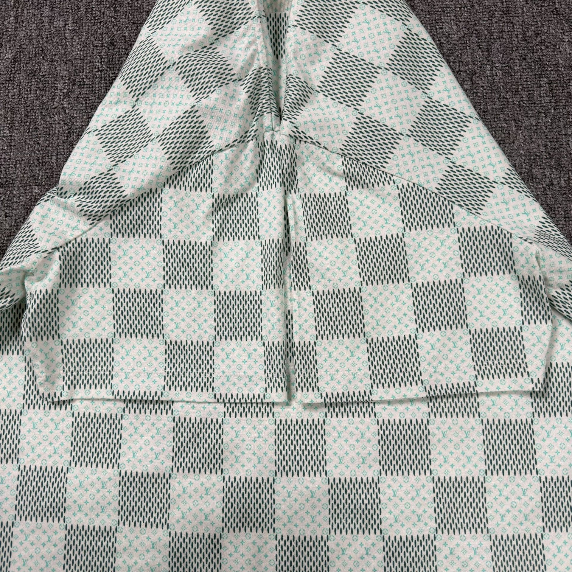 Louis Vuitton LV Pharrell Checkered Green T-Shirt Size US XL / EU 56 / 4 - 3 Thumbnail