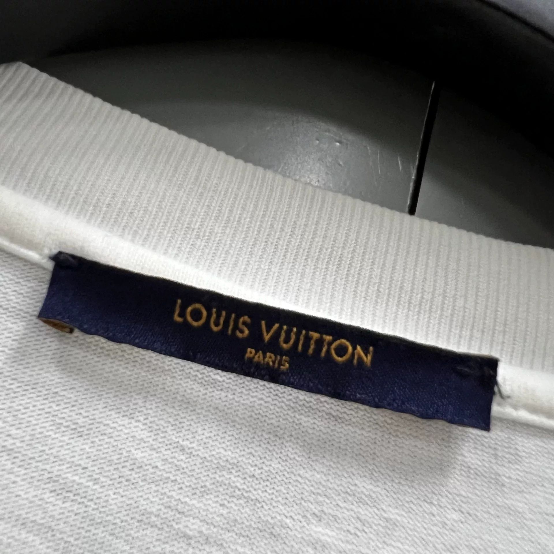 Louis Vuitton Louis Vuitton White Back Label T-Shirt Size US L / EU 52-54 / 3 - 3 Thumbnail