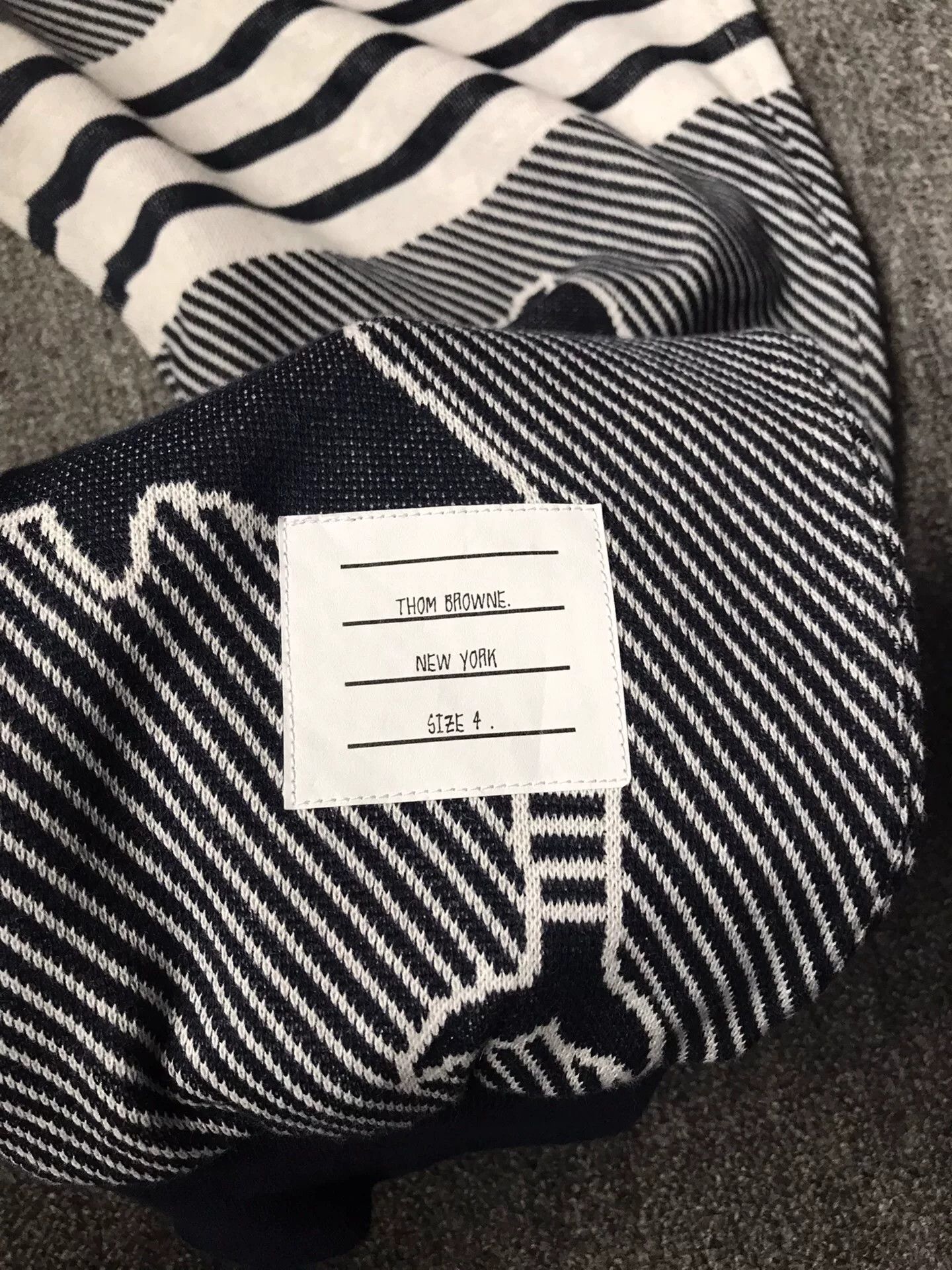 Thom Browne Thom Browne Dolphin Print Casual Pants Size US 27 - 3 Thumbnail