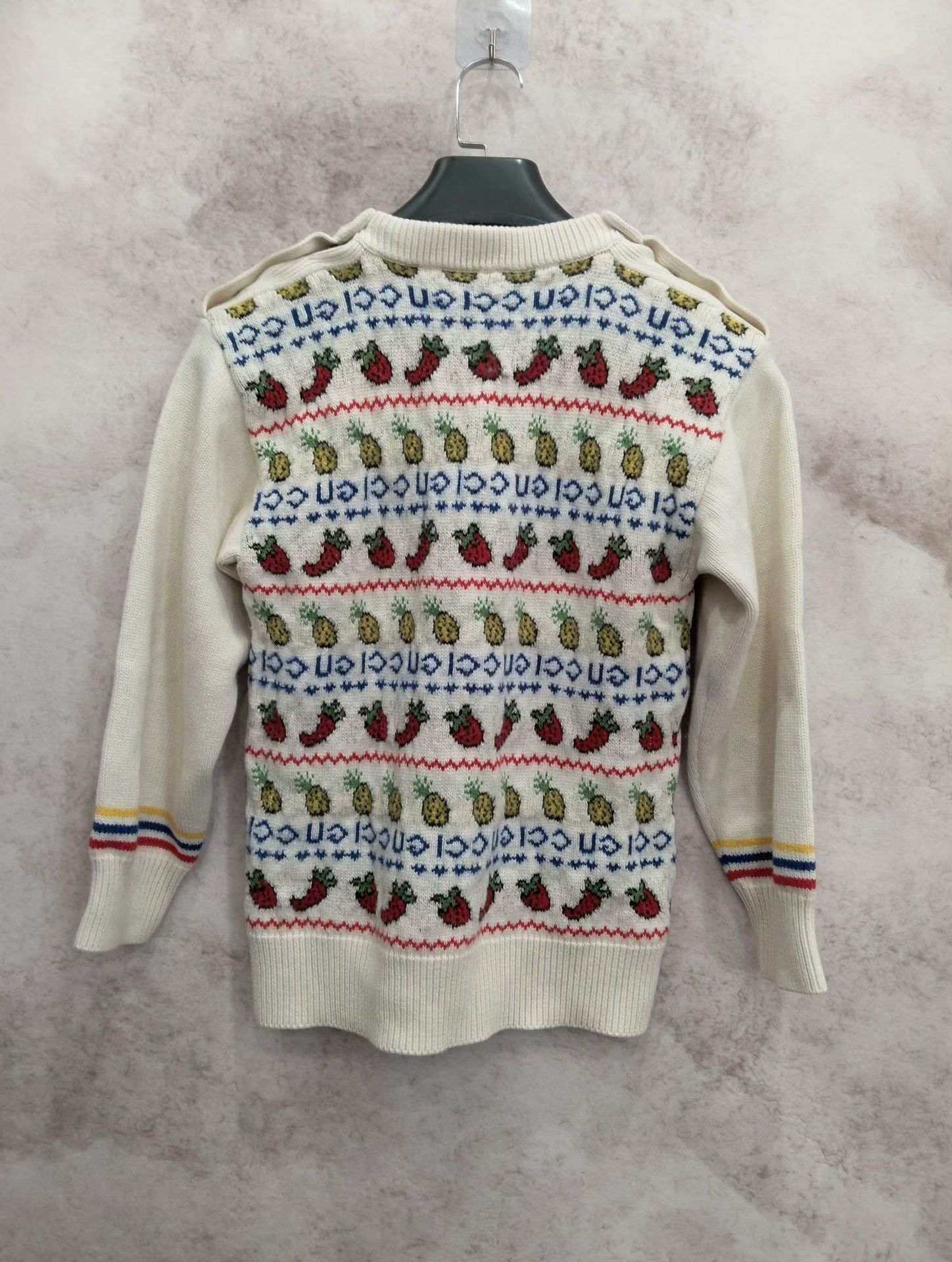 Gucci Gucci White Sweater with Fruit Patterns Size S / US 4 / IT 40 - 2 Thumbnail