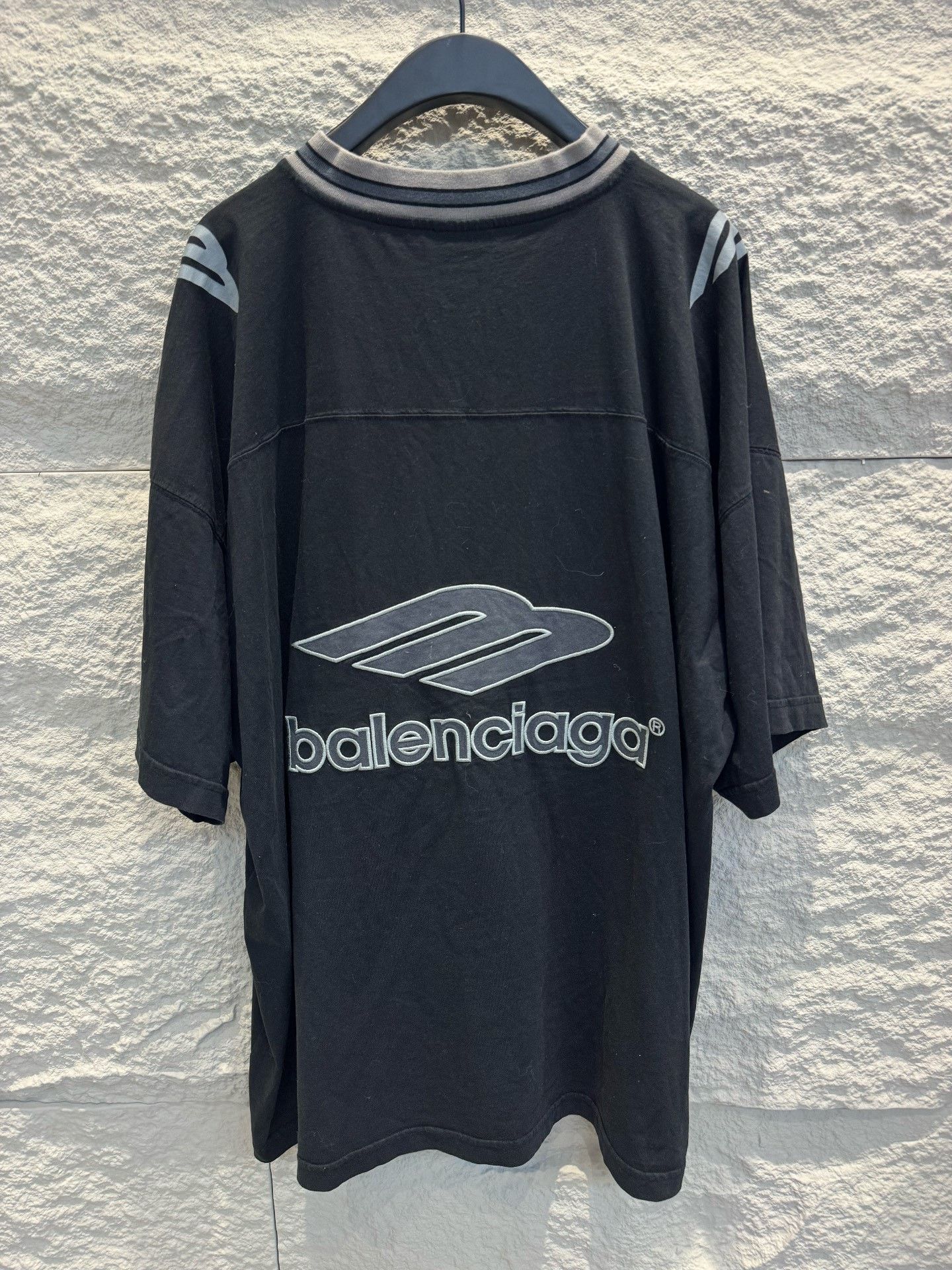 Balenciaga Balenciaga 3B V-Neck Short-Sleeve T-Shirt Size US XL / EU 56 / 4 - 5 Thumbnail