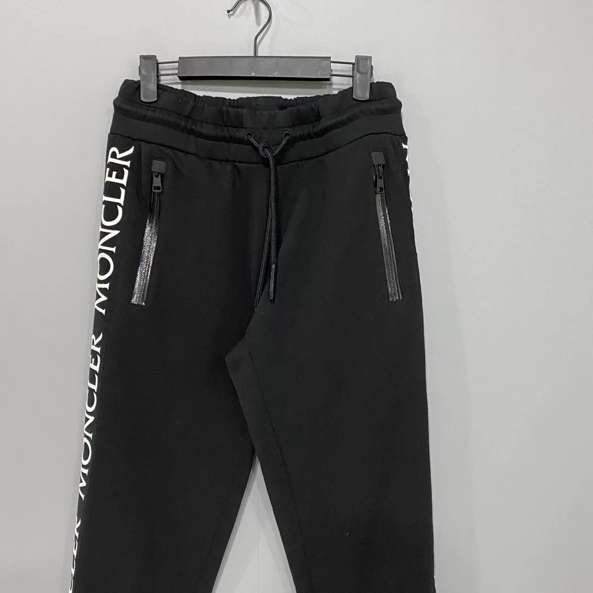 Moncler Moncler Black Logo Embroidered Sweatpants Size US 26 / EU 42 - 2 Thumbnail