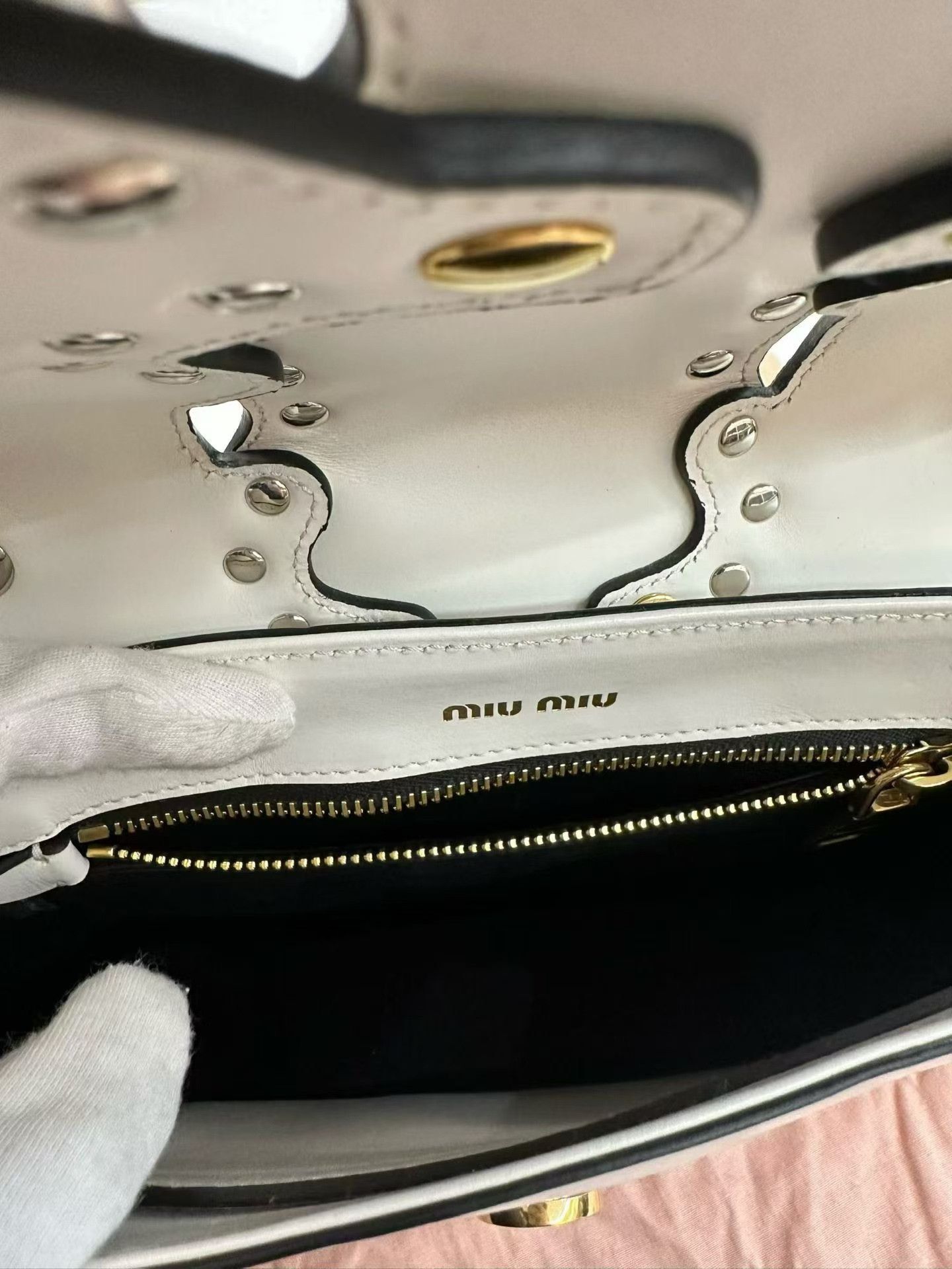 Miu Miu Miumiu Studded White Leather Handbag Size ONE SIZE - 9 Thumbnail
