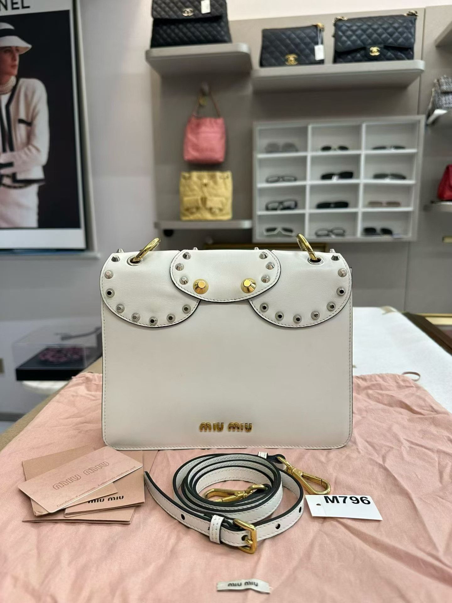Miu Miu Miumiu Studded White Leather Handbag Size ONE SIZE - 4 Thumbnail
