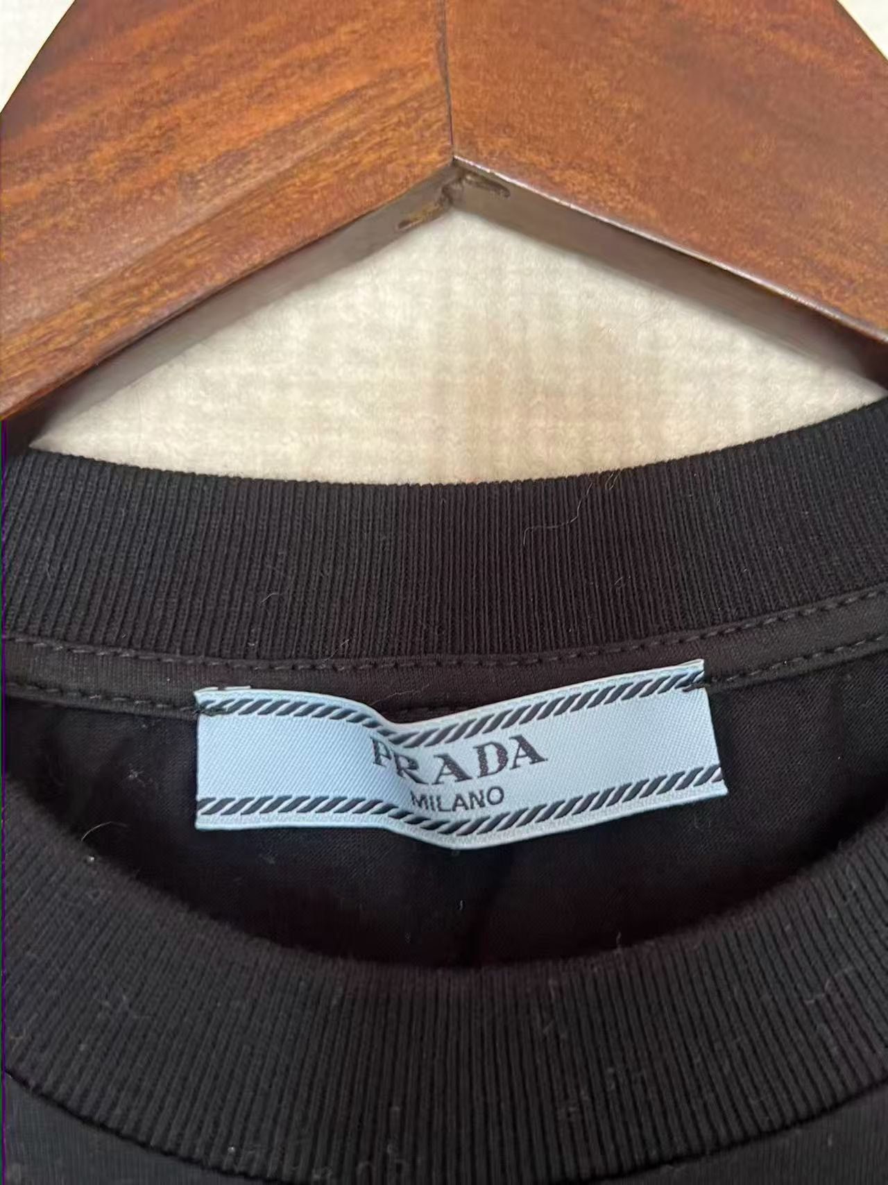 Prada Prada Black Triangle Logo Short-Sleeve T-shirt Size XS / US 0-2 / IT 36-38 - 3 Thumbnail