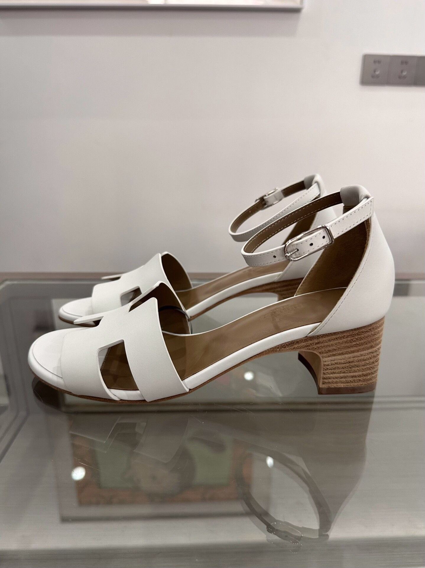 Hermes Hermes White H Logo Tower Buckle Sandals Size US 6 / IT 36 - 4 Thumbnail