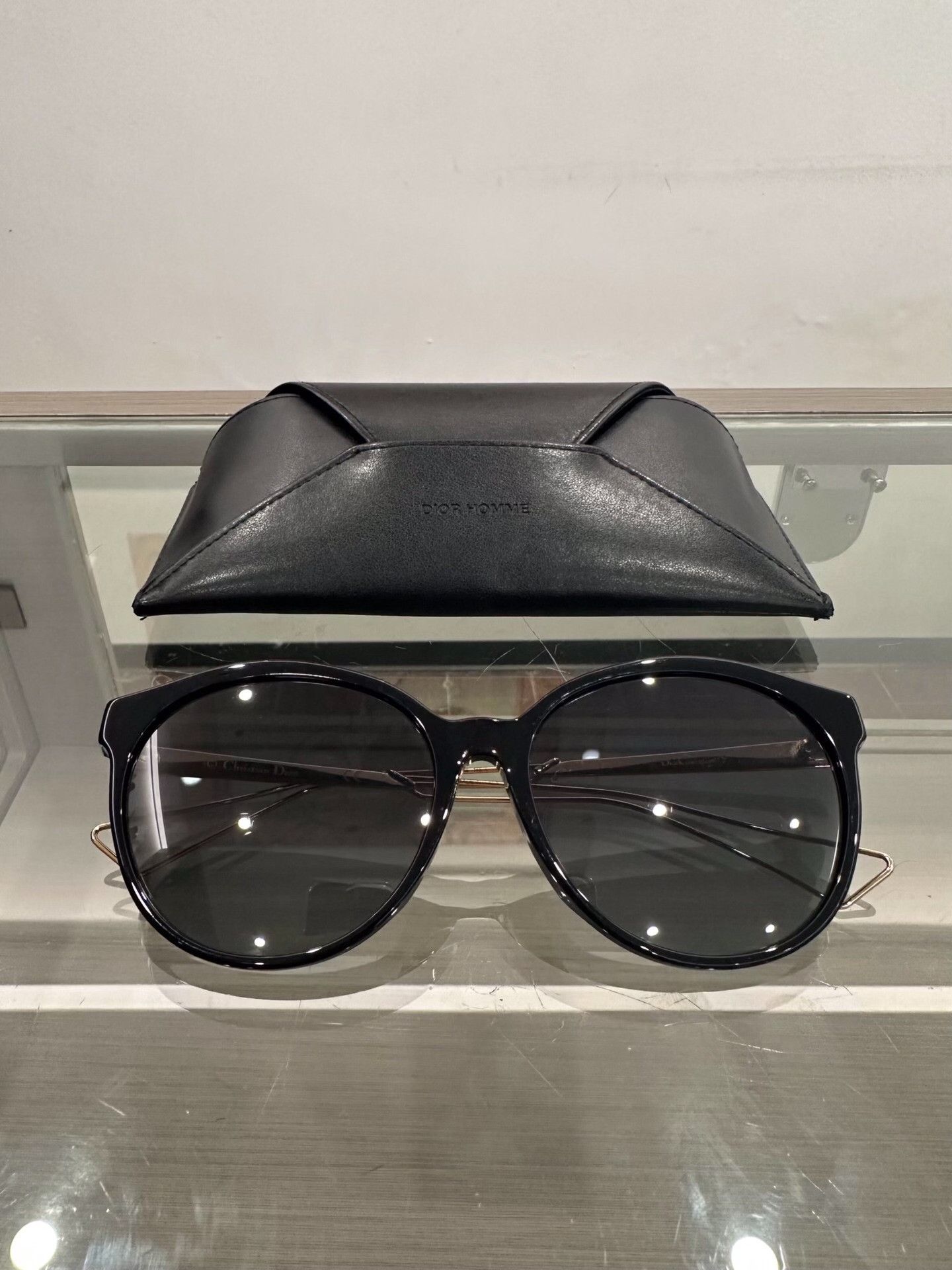 Dior Dior Black Cat-Eye Gold Logo Sunglasses Size ONE SIZE - 2 Thumbnail