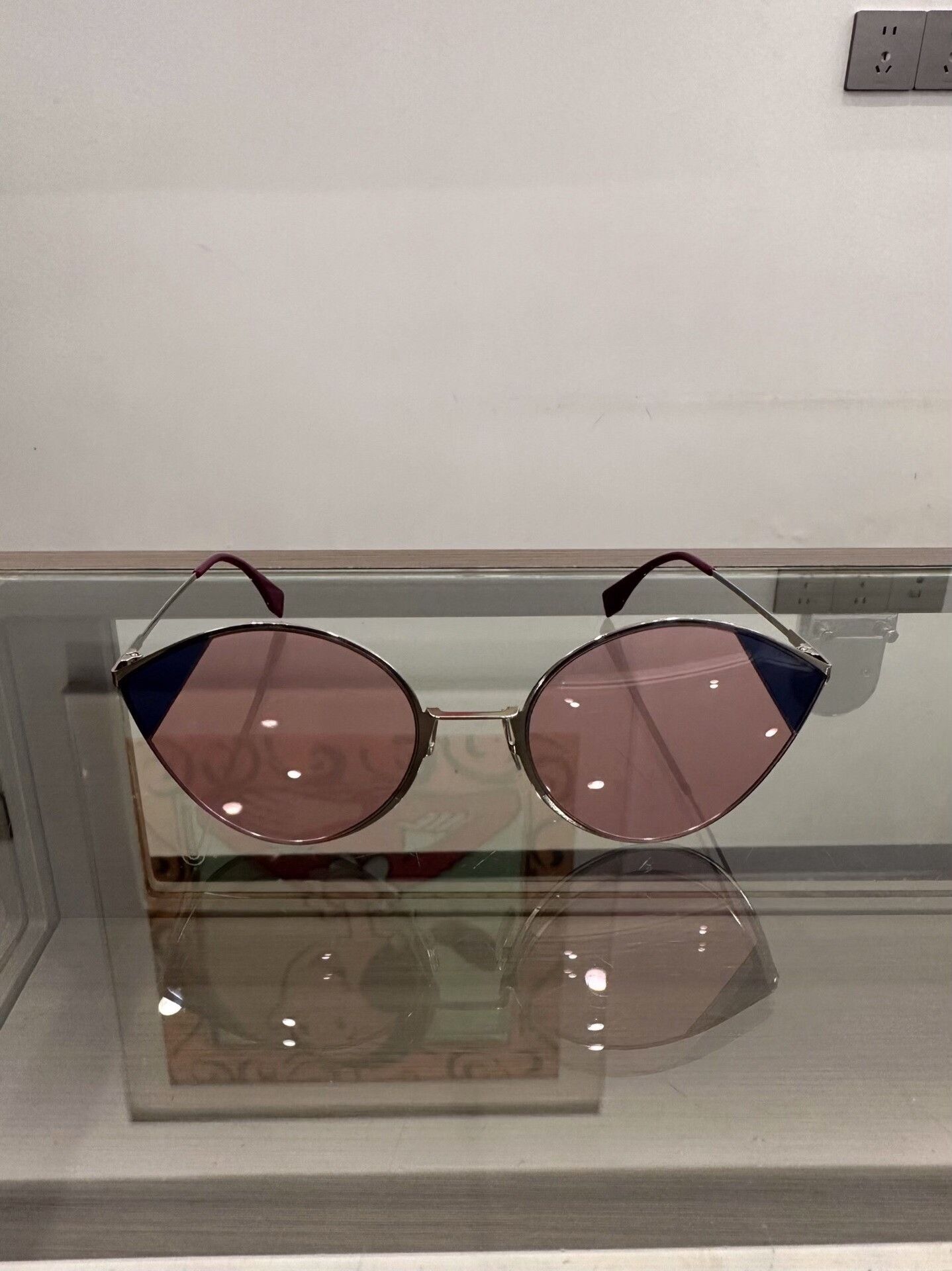Fendi Fendi Pink Cat-Eye Sunglasses Size ONE SIZE - 3 Thumbnail