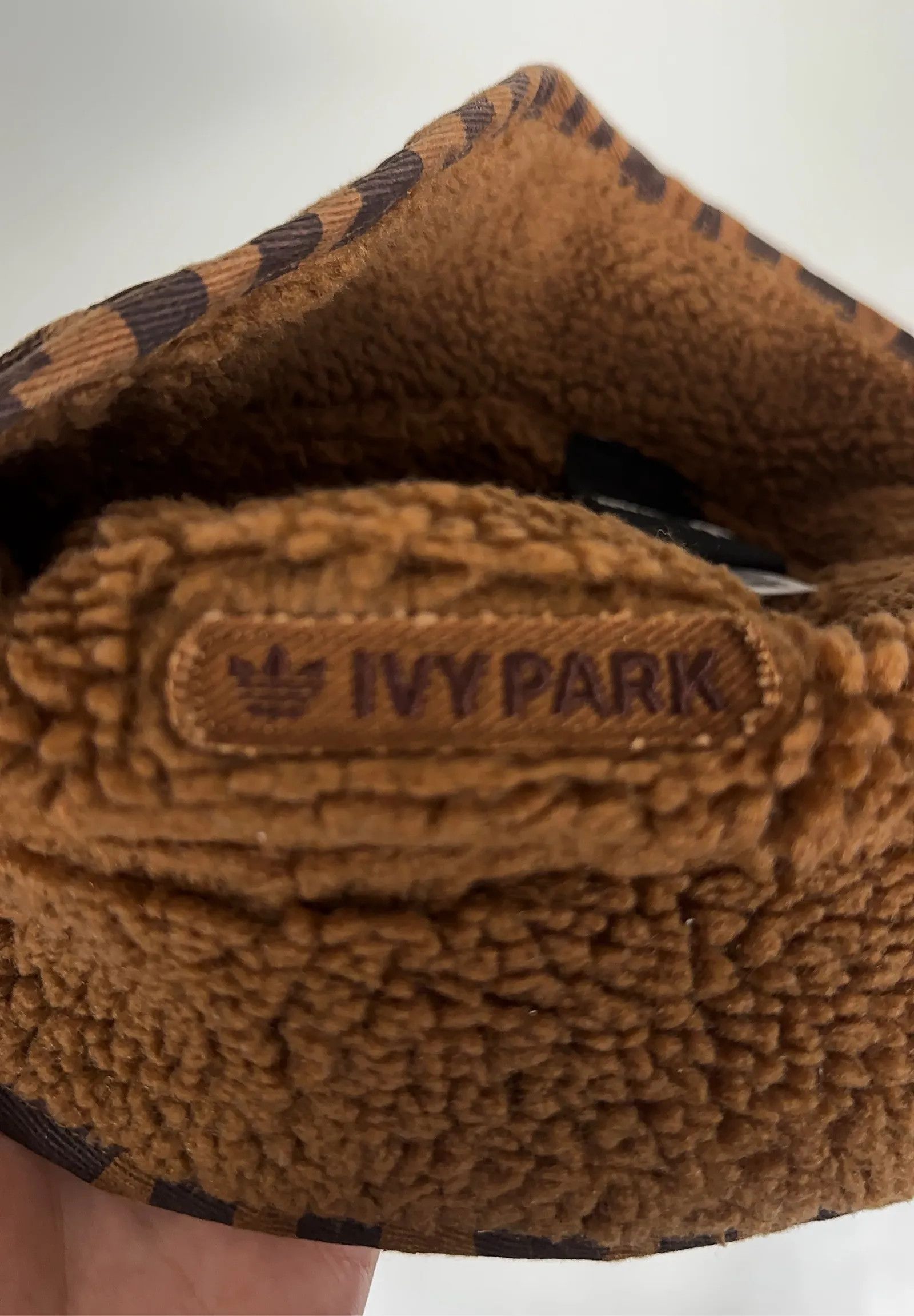 Adidas Ivy Park x Adidas Reversible Monogram Bucket Hat Size ONE SIZE - 7 Thumbnail