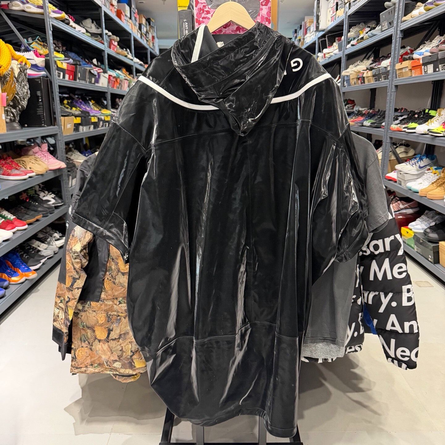 Givenchy Givenchy Black Short-Sleeve Coat Size US M / EU 48-50 / 2 - 2 Thumbnail