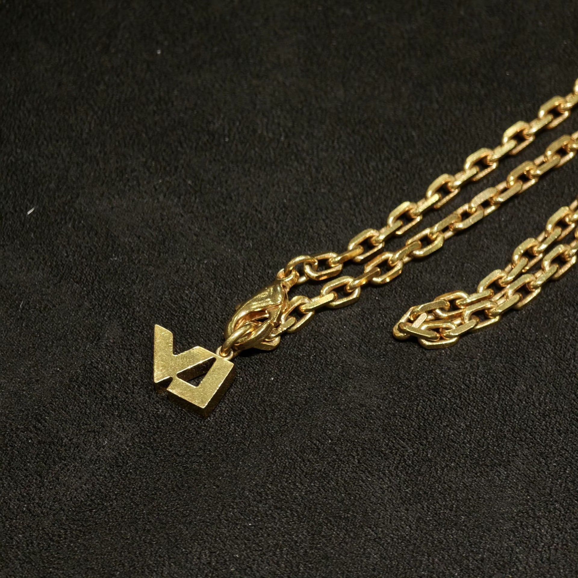Louis Vuitton Louis Vuitton Logo Metal Necklace Size ONE SIZE - 3 Thumbnail