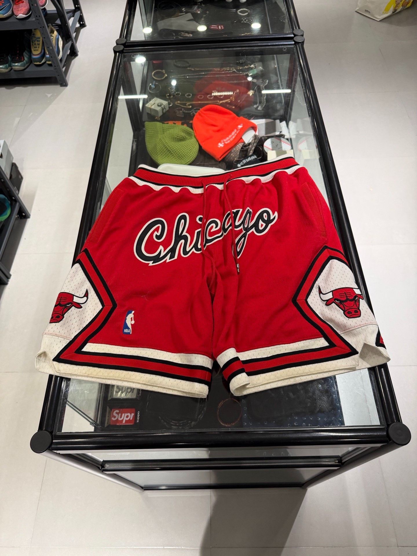 Just Don Mitchell & Ness Just Don Bulls Shorts Size US 32 / EU 48 - 4 Thumbnail