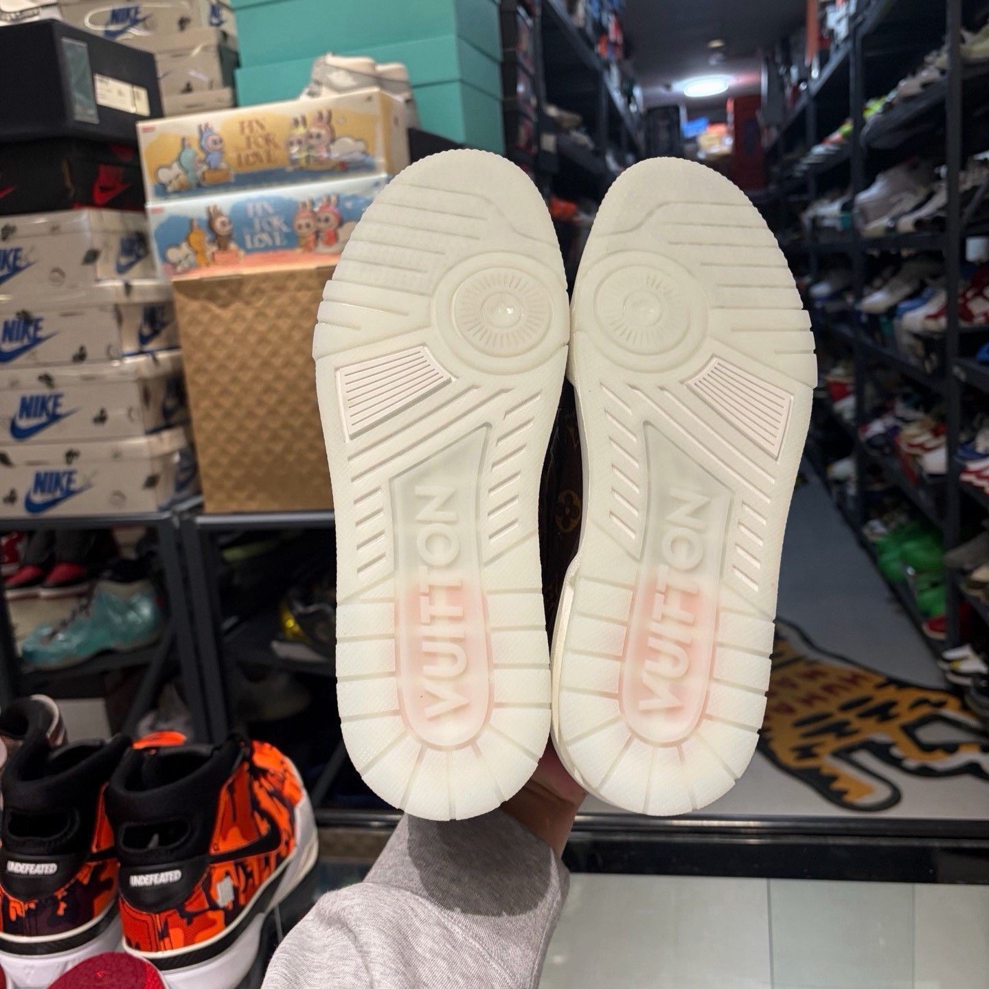 Louis Vuitton Louis Vuitton LV Trainer Size US 8.5 / EU 41-42 - 4 Thumbnail