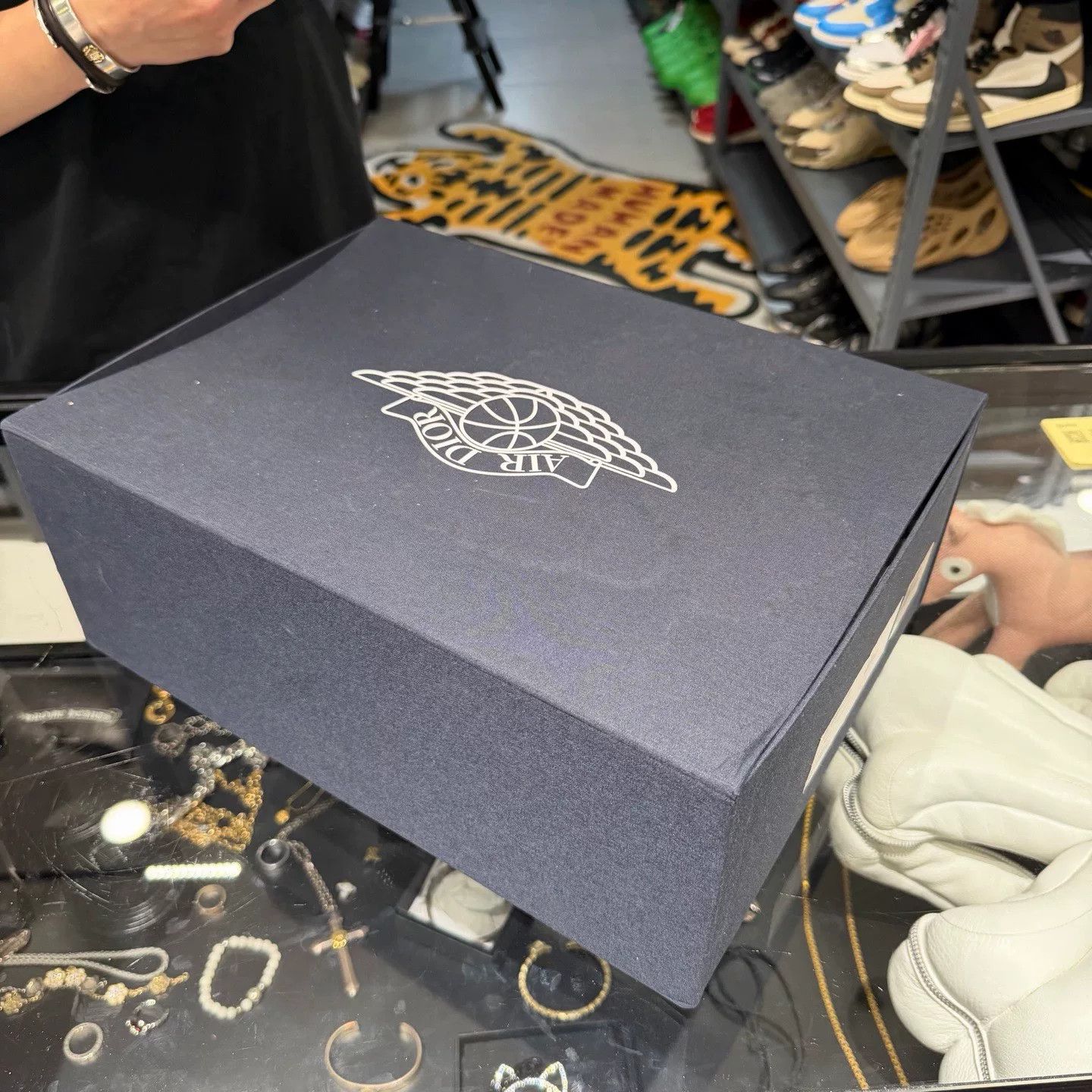 Dior DIOR AJ1 High OG White Wolf Grey Size US 10 / EU 43 - 6 Thumbnail