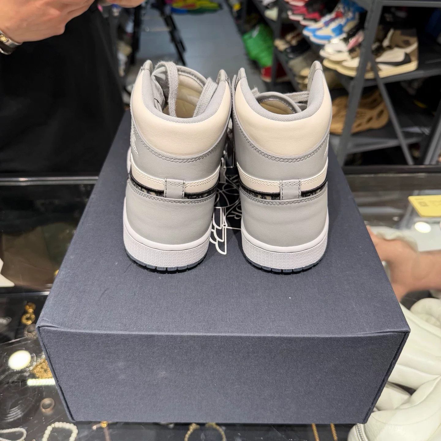 Dior DIOR AJ1 High OG White Wolf Grey Size US 10 / EU 43 - 3 Thumbnail