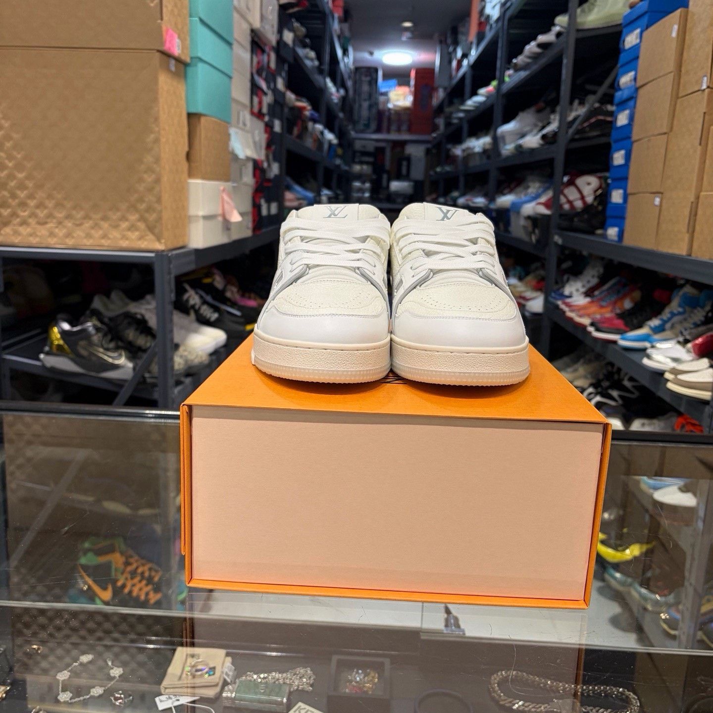 Louis Vuitton Louis Vuitton LVTrainer Sneakers Size US 10.5 / EU 43-44 - 2 Thumbnail
