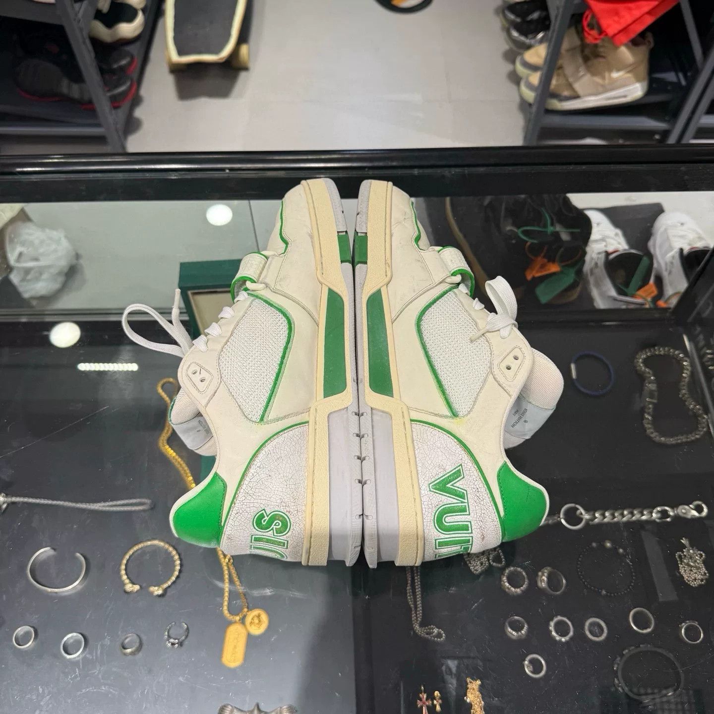 Louis Vuitton Louis Vuitton LV Trainer Velcro White Green Size US 10.5 / EU 43-44 - 4 Thumbnail