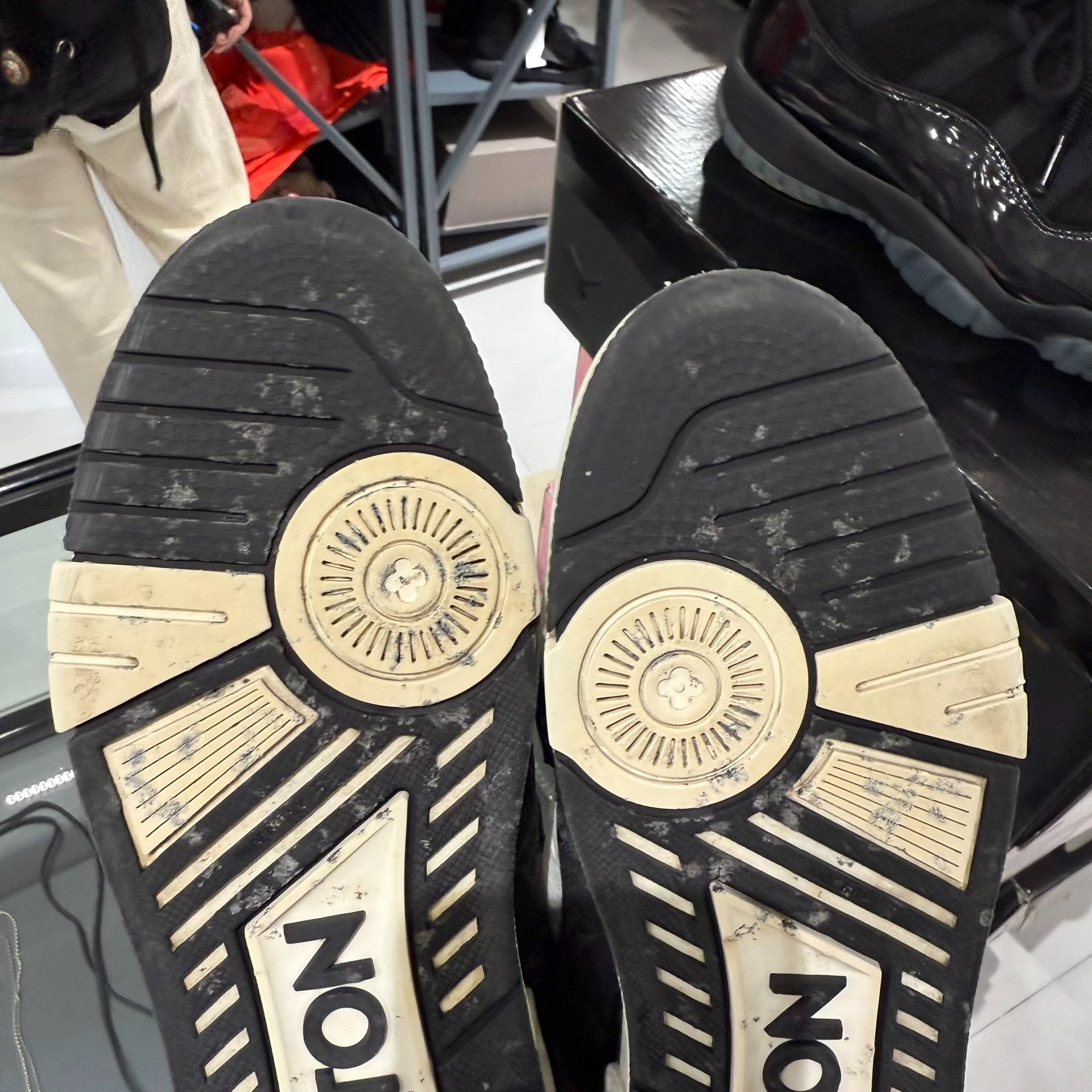 Louis Vuitton Louis Vuitton LV Trainer Panda Size US 9.5 / EU 42-43 - 8 Thumbnail