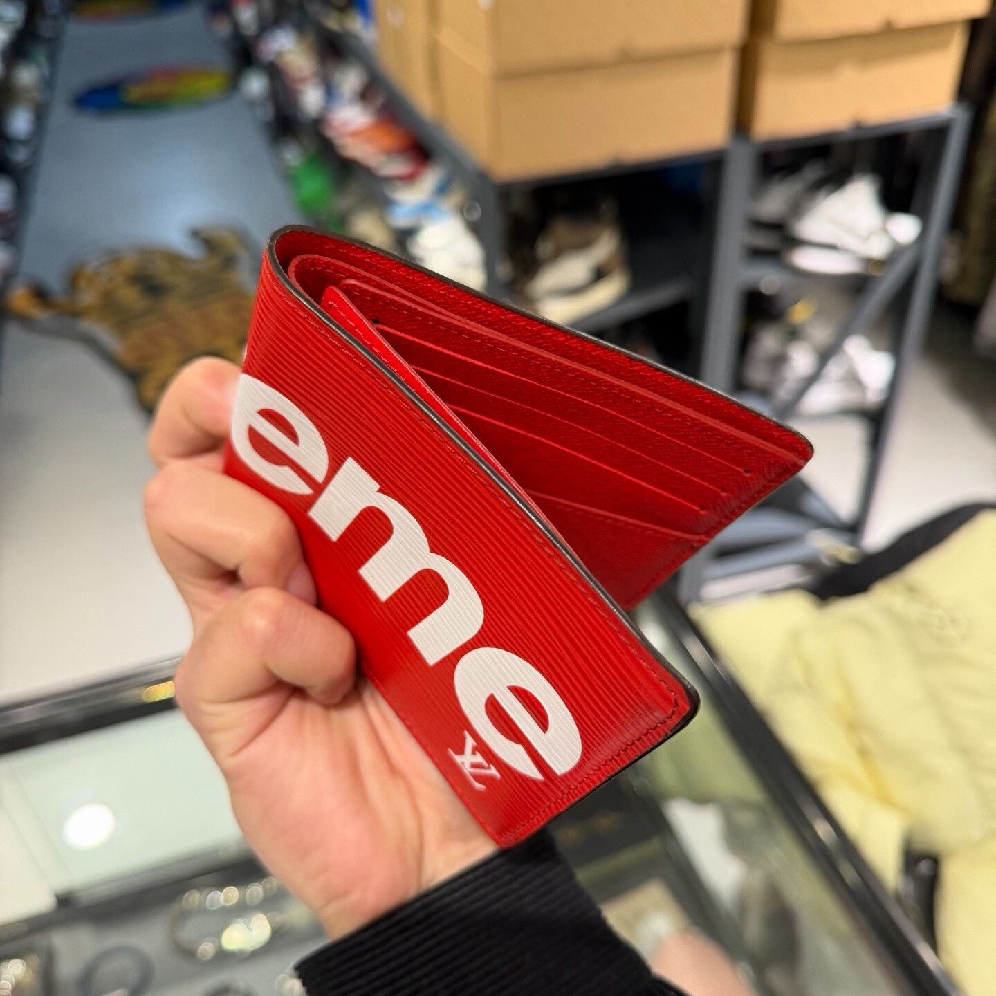 Louis Vuitton Louis Vuitton x Supreme Fold Wallet Red Size ONE SIZE - 5 Thumbnail