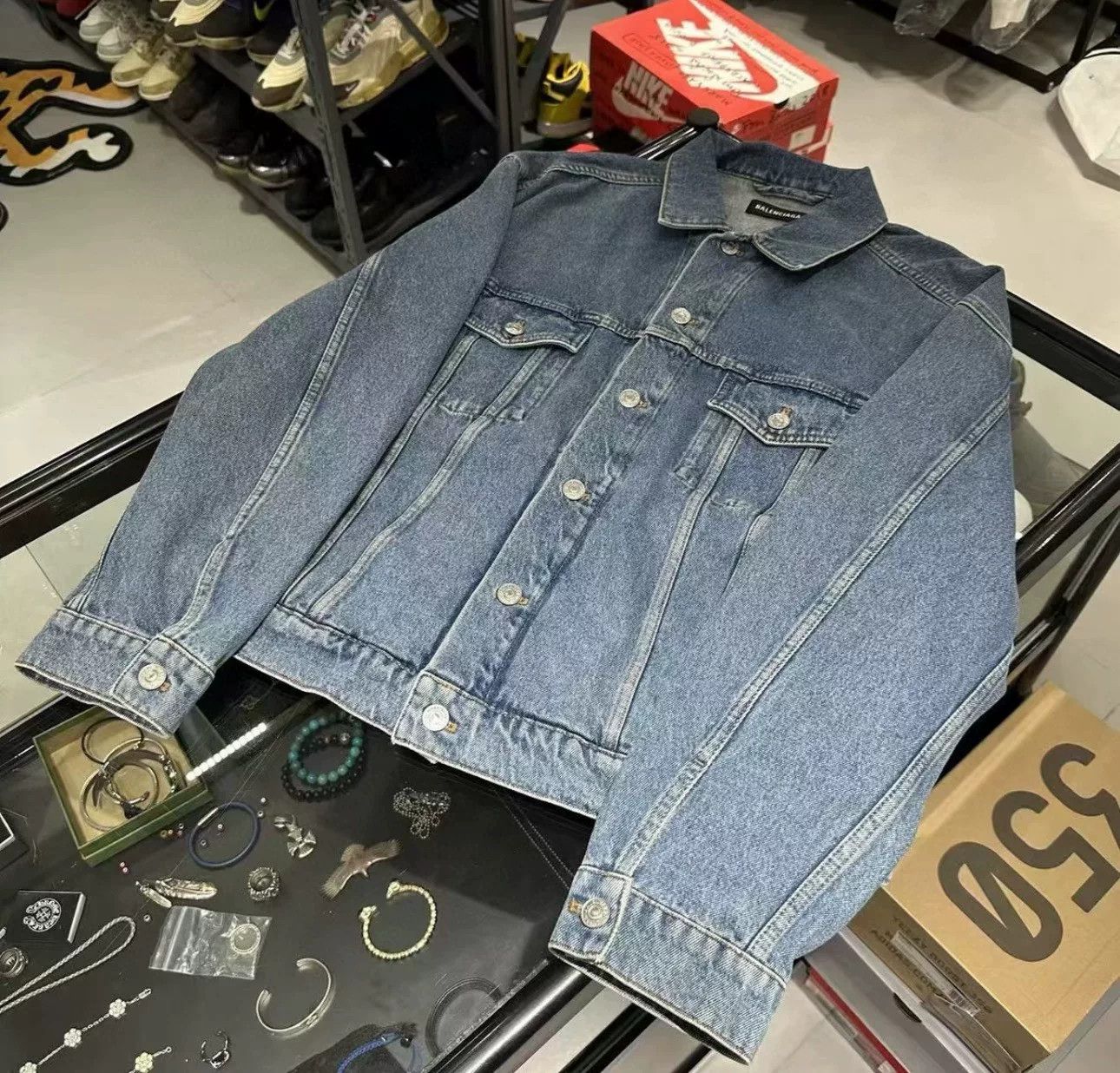 Balenciaga Balenciaga Classic Washed Denim Jacket Size US S / EU 44-46 / 1 - 2 Thumbnail
