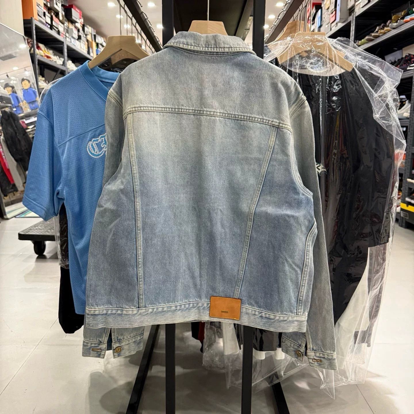 Louis Vuitton Louis Vuitton Casual Denim Jacket Size US L / EU 52-54 / 3 - 2 Thumbnail
