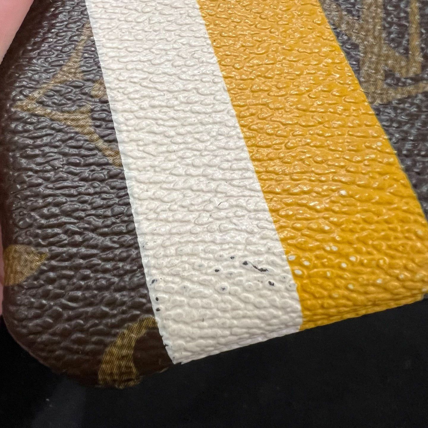 Louis Vuitton Louis Vuitton Graffiti Logo Coin Purse Size ONE SIZE - 3 Thumbnail