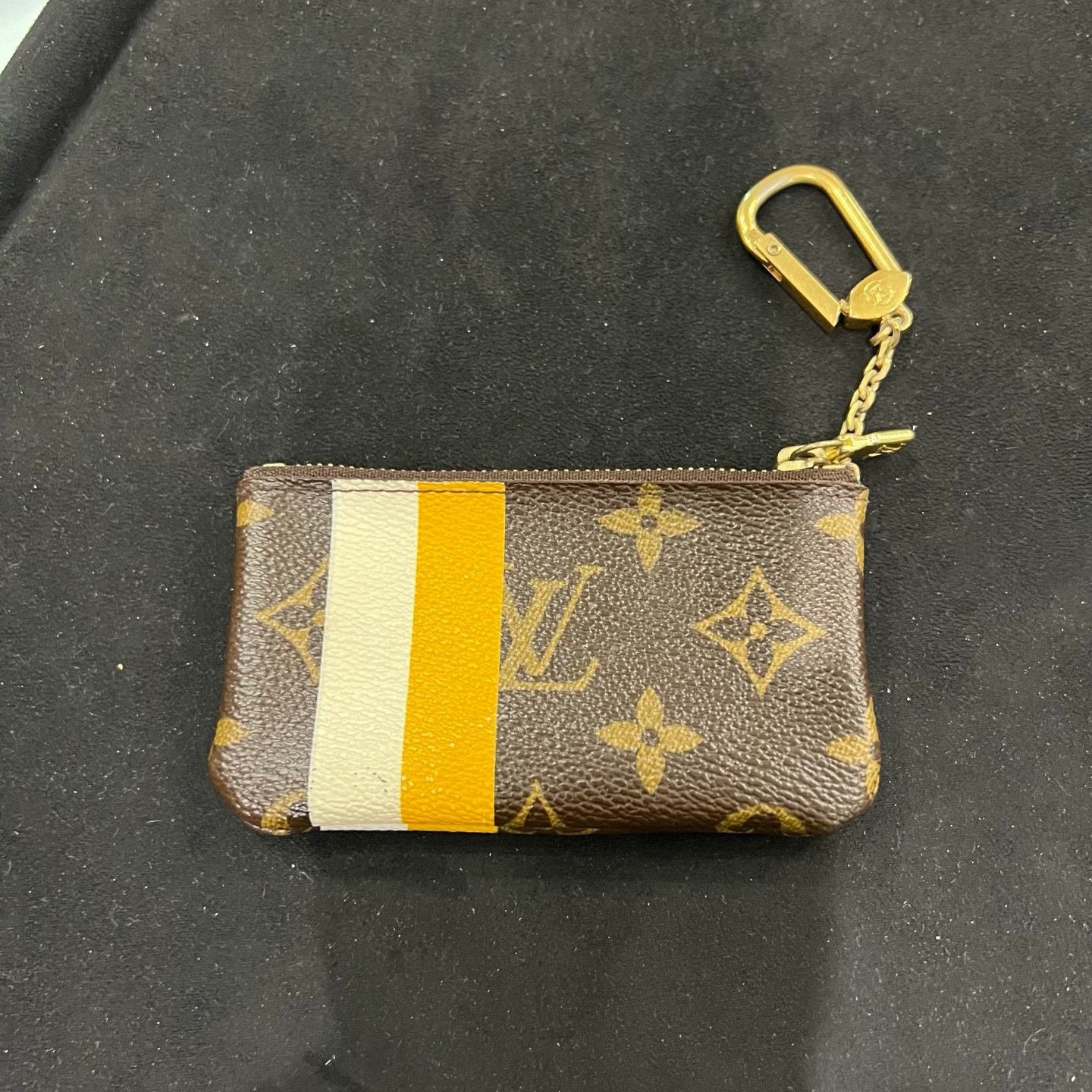 Louis Vuitton Louis Vuitton Graffiti Logo Coin Purse Size ONE SIZE - 4 Thumbnail