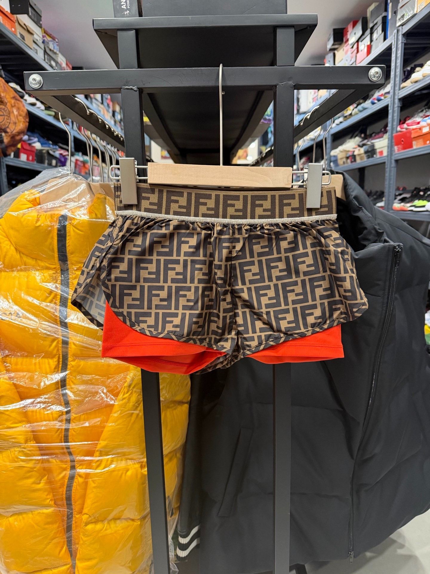 Fendi Fendi Logo Print Casual Shorts Size 36" / US 14 / IT 50 - 7 Thumbnail