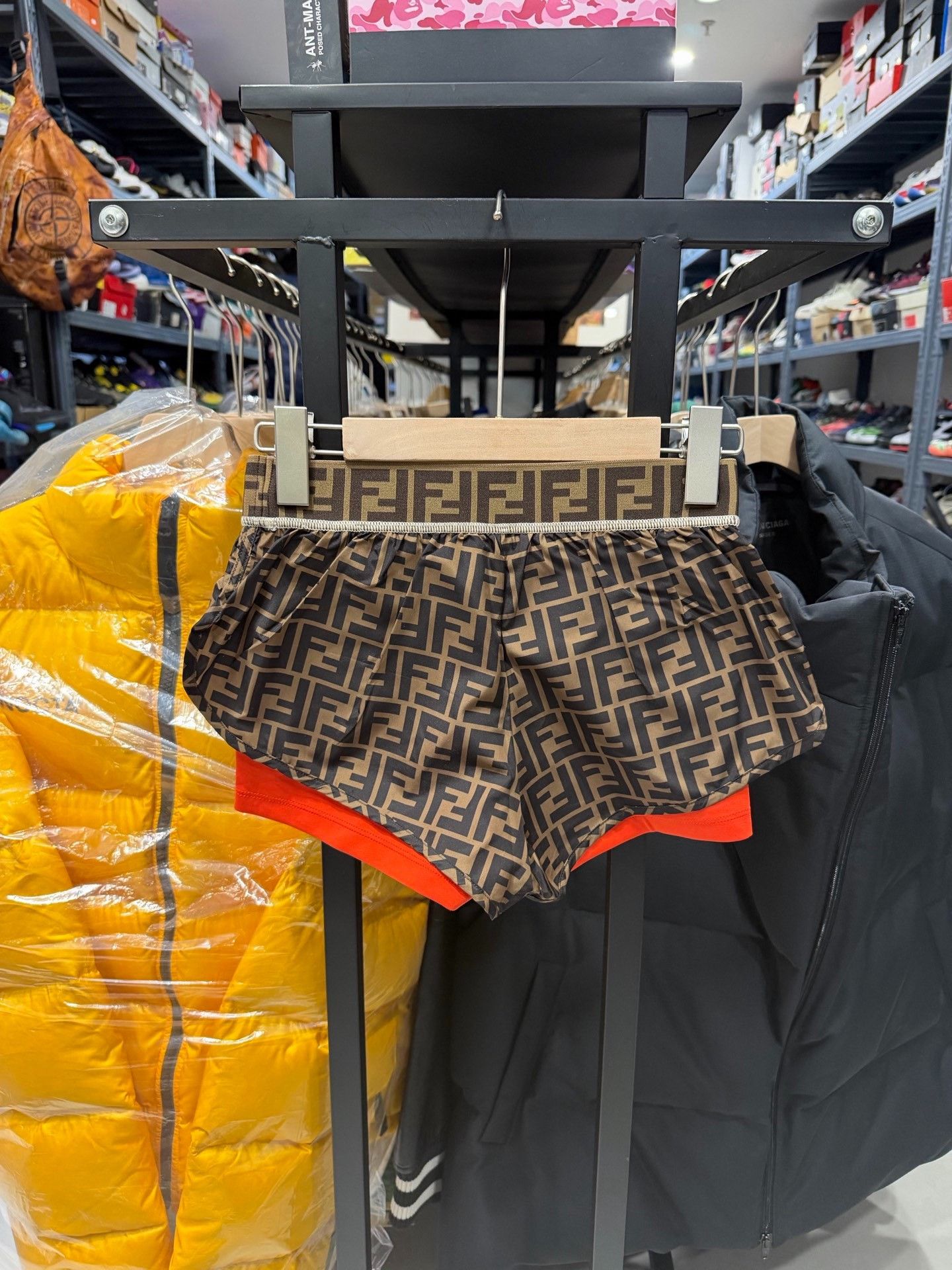 Fendi Fendi Logo Print Casual Shorts Size 36" / US 14 / IT 50 - 8 Thumbnail
